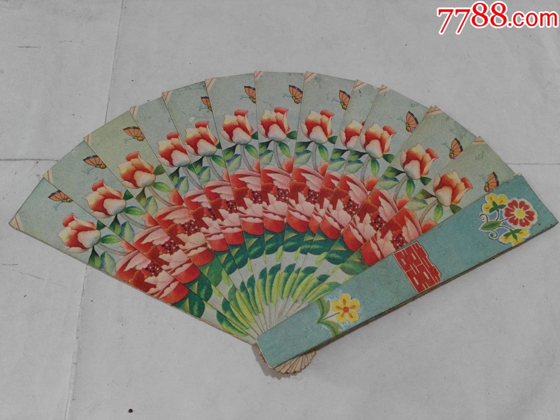 滚动鼠标滚轴,图片即可轻松放大,缩小更多"折扇/纸扇