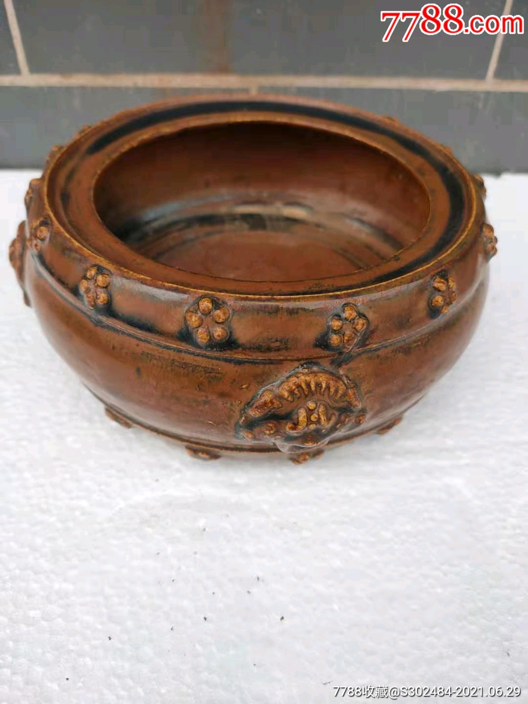 民国,耀州窑系单色红釉四兽首梅花鼓钉笔洗.