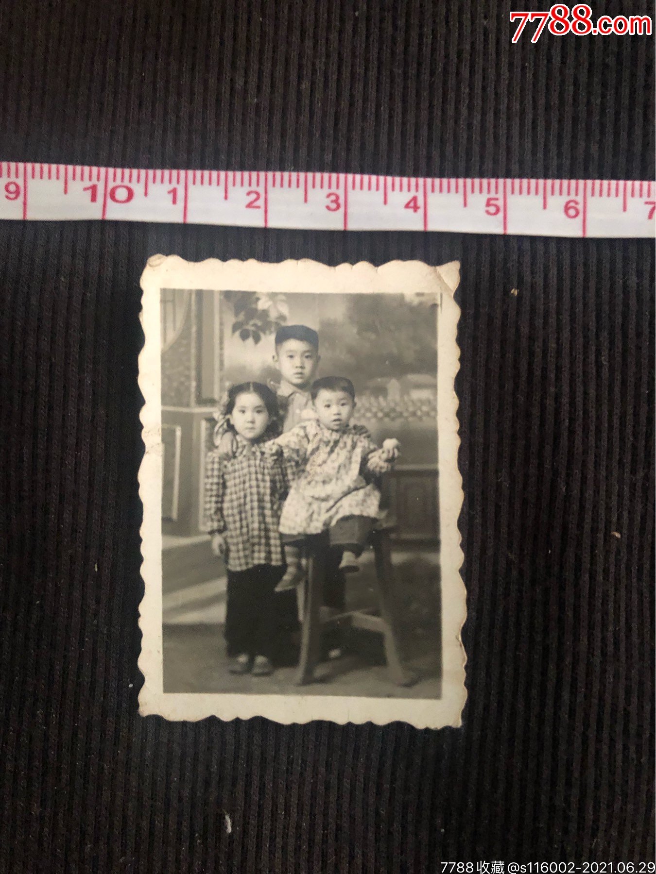 六十年代三兄妹合影