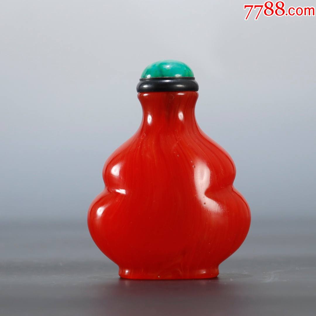 红琉璃葫芦型鼻烟壶