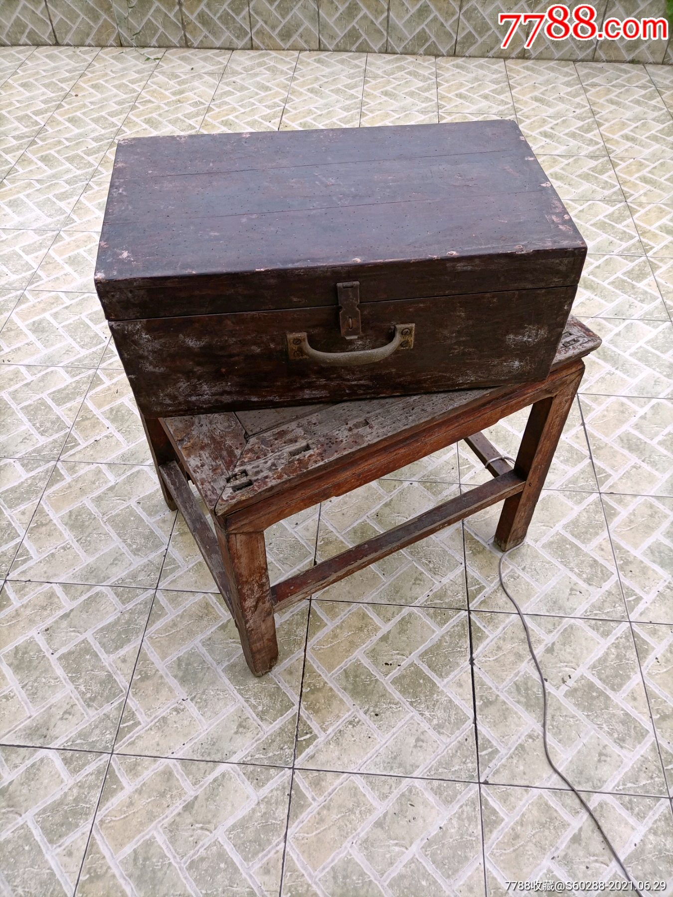 滚动鼠标滚轴,图片即可轻松放大,缩小更多"木箱