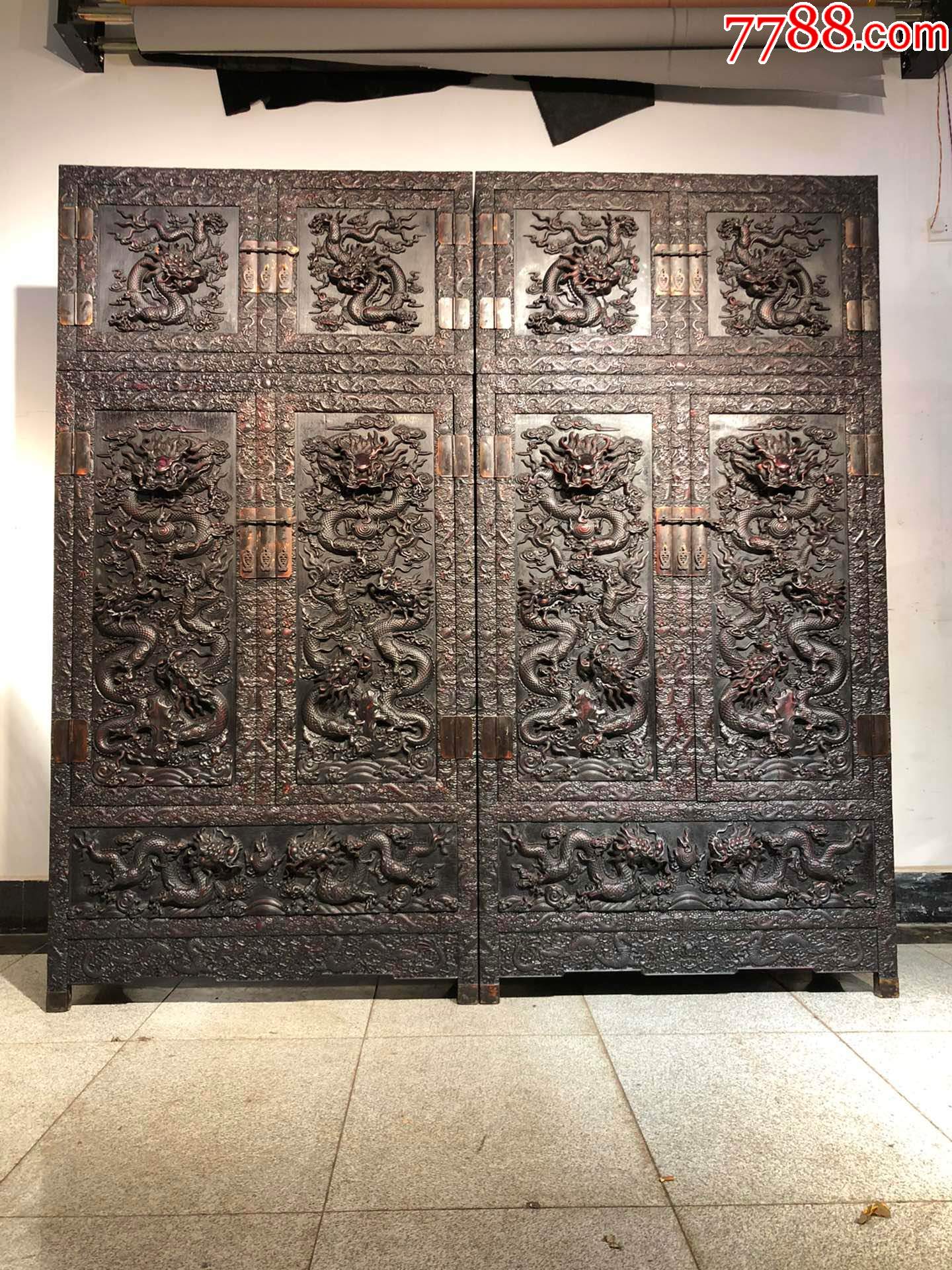 小叶紫檀高浮雕龙柜子