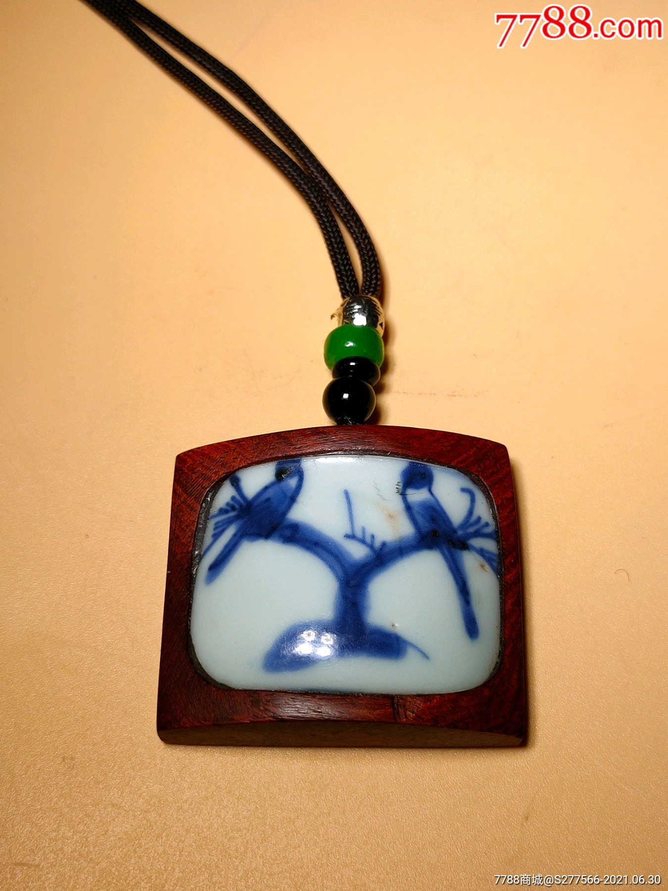 明代青花"双喜临门"图瓷片镶嵌红檀木挂牌