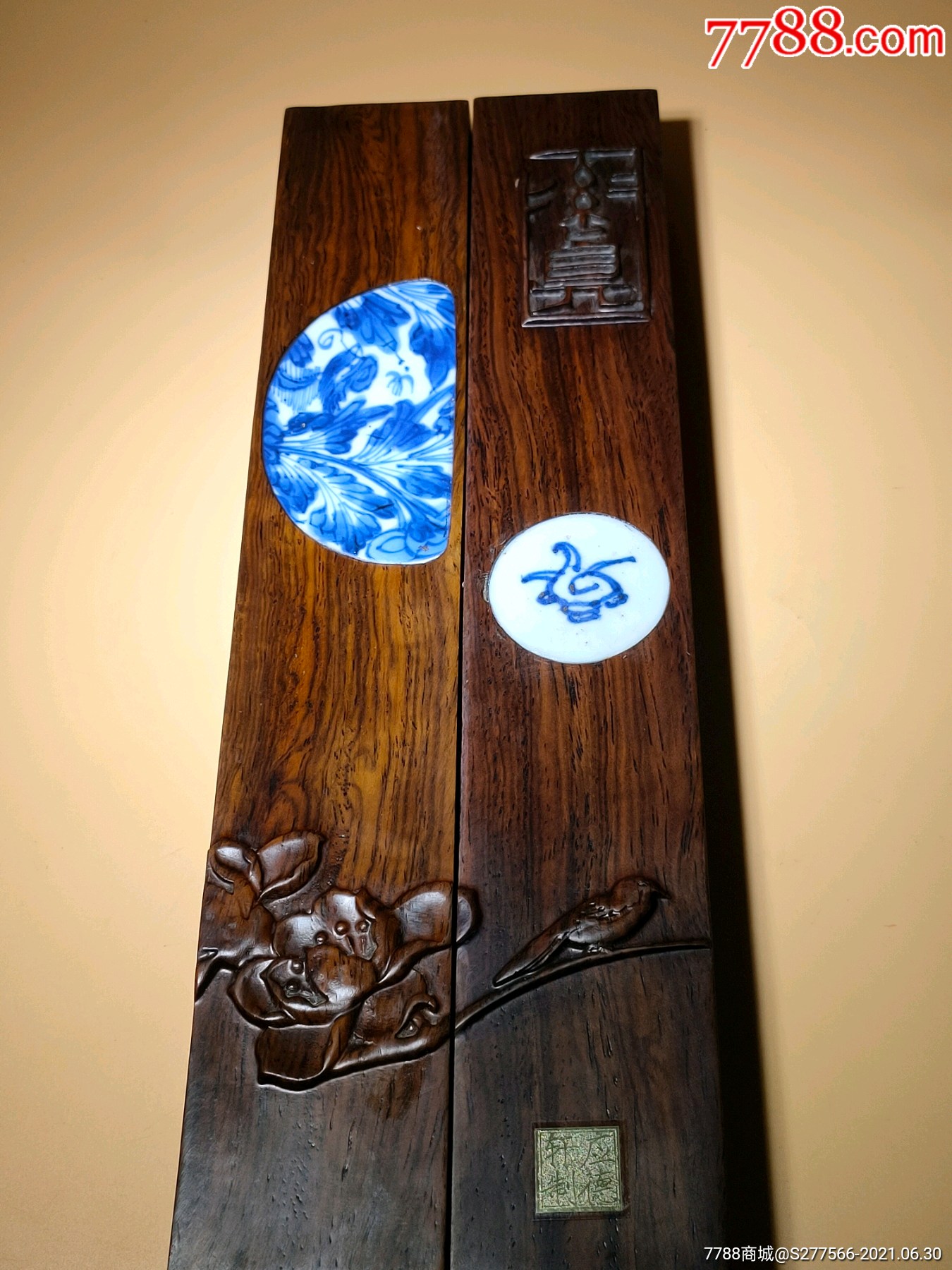 清代康熙青花凤凰牡丹纹瓷片和人参瓷片镶嵌花梨木镇尺一对