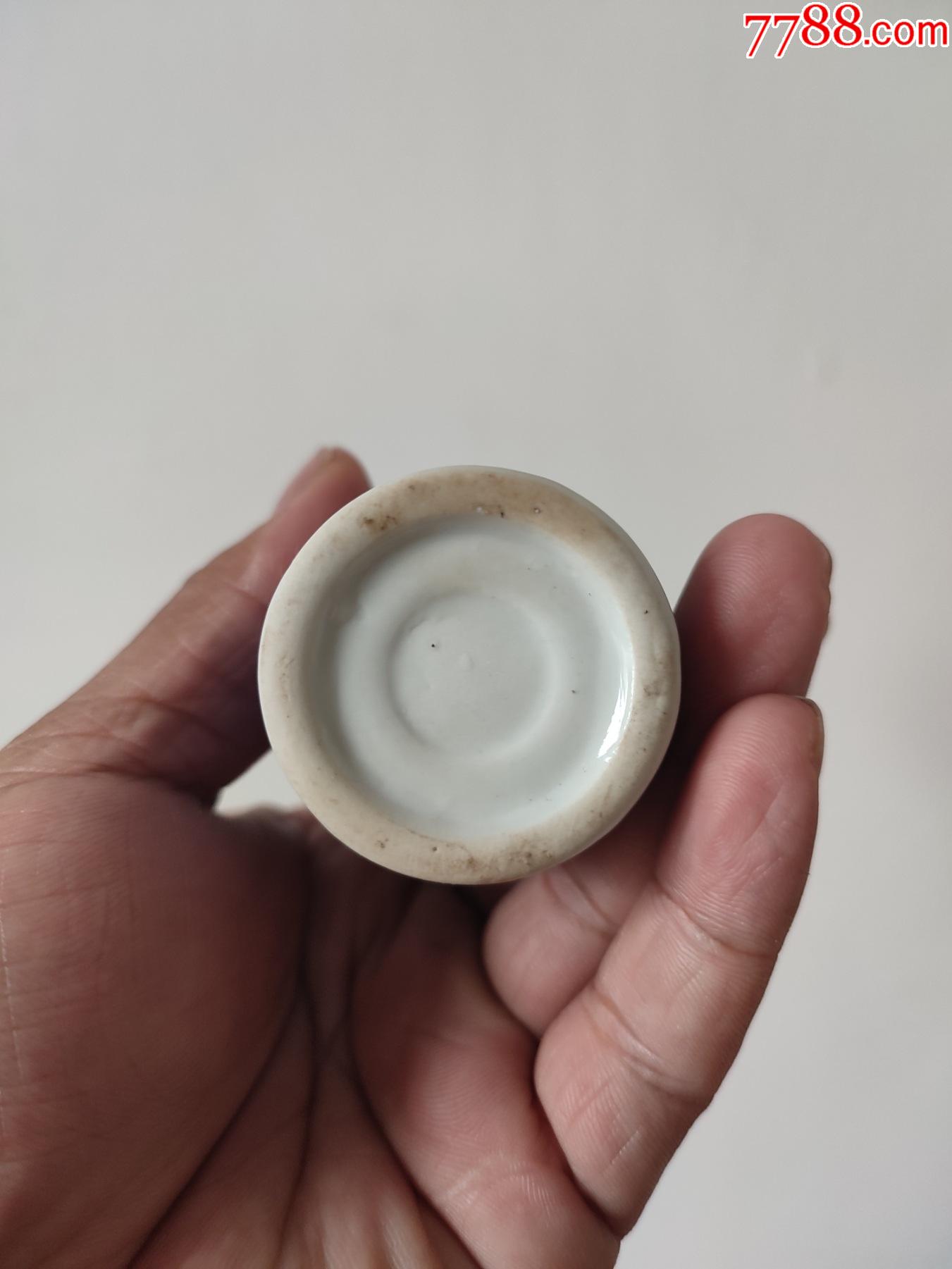 全品几十年的手绘青花瓷器,解放以后的灌浆胎瓷器,全品如图所示,请看