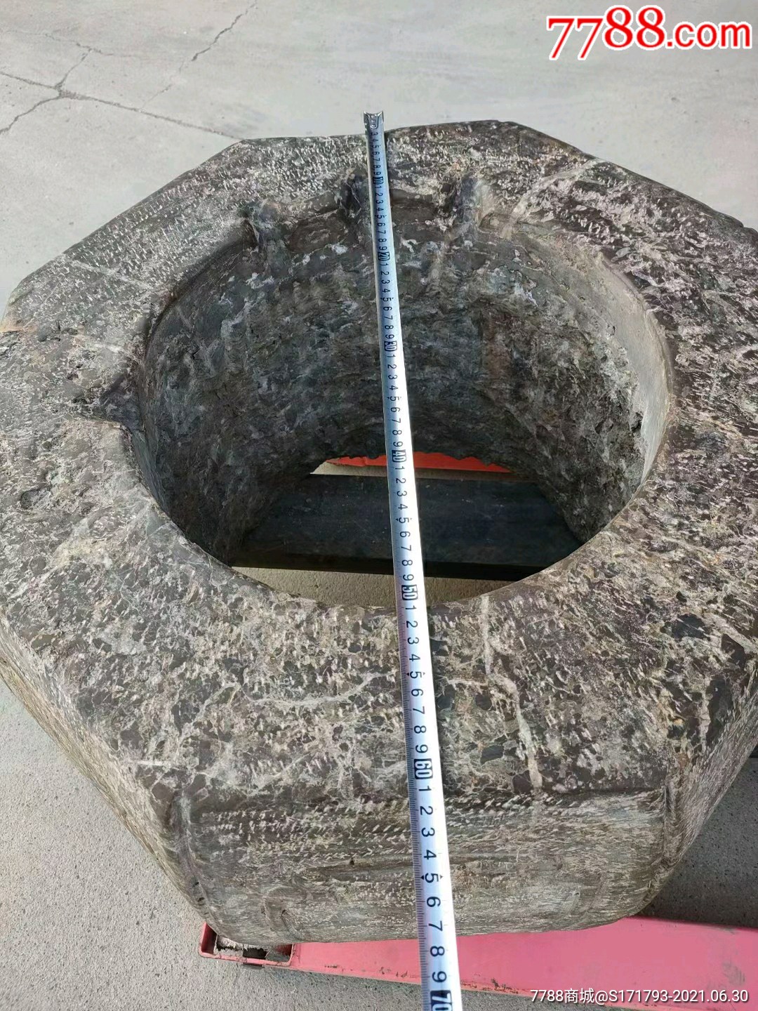 清代,八棱青石井圈