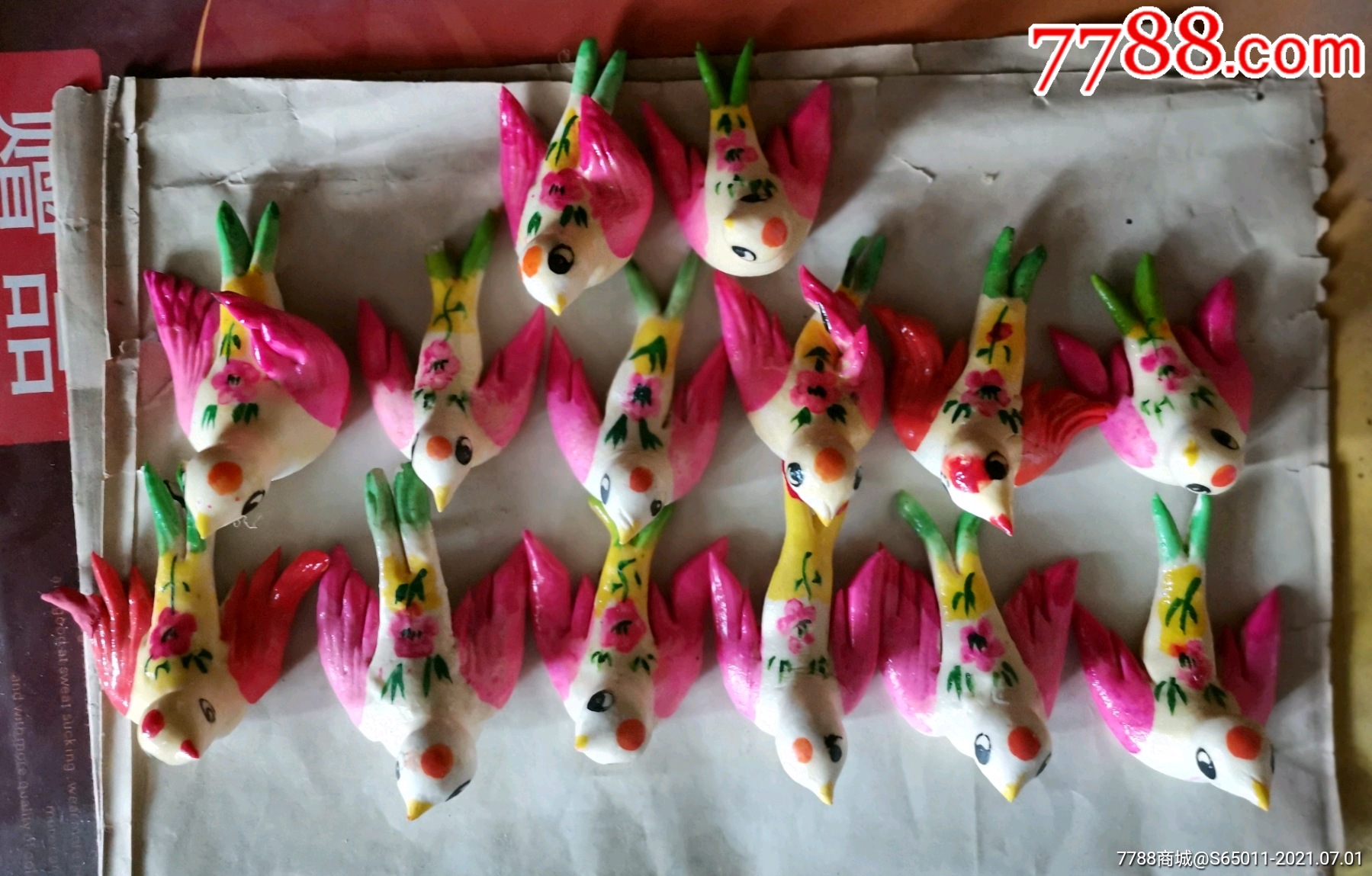 传统民俗手工捏面小燕子