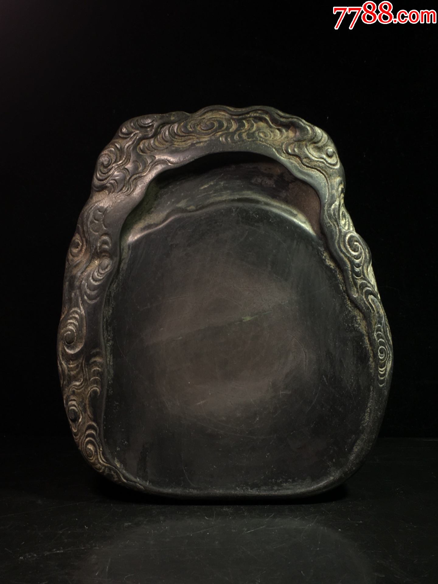 旧藏端石祥云纹随形端砚