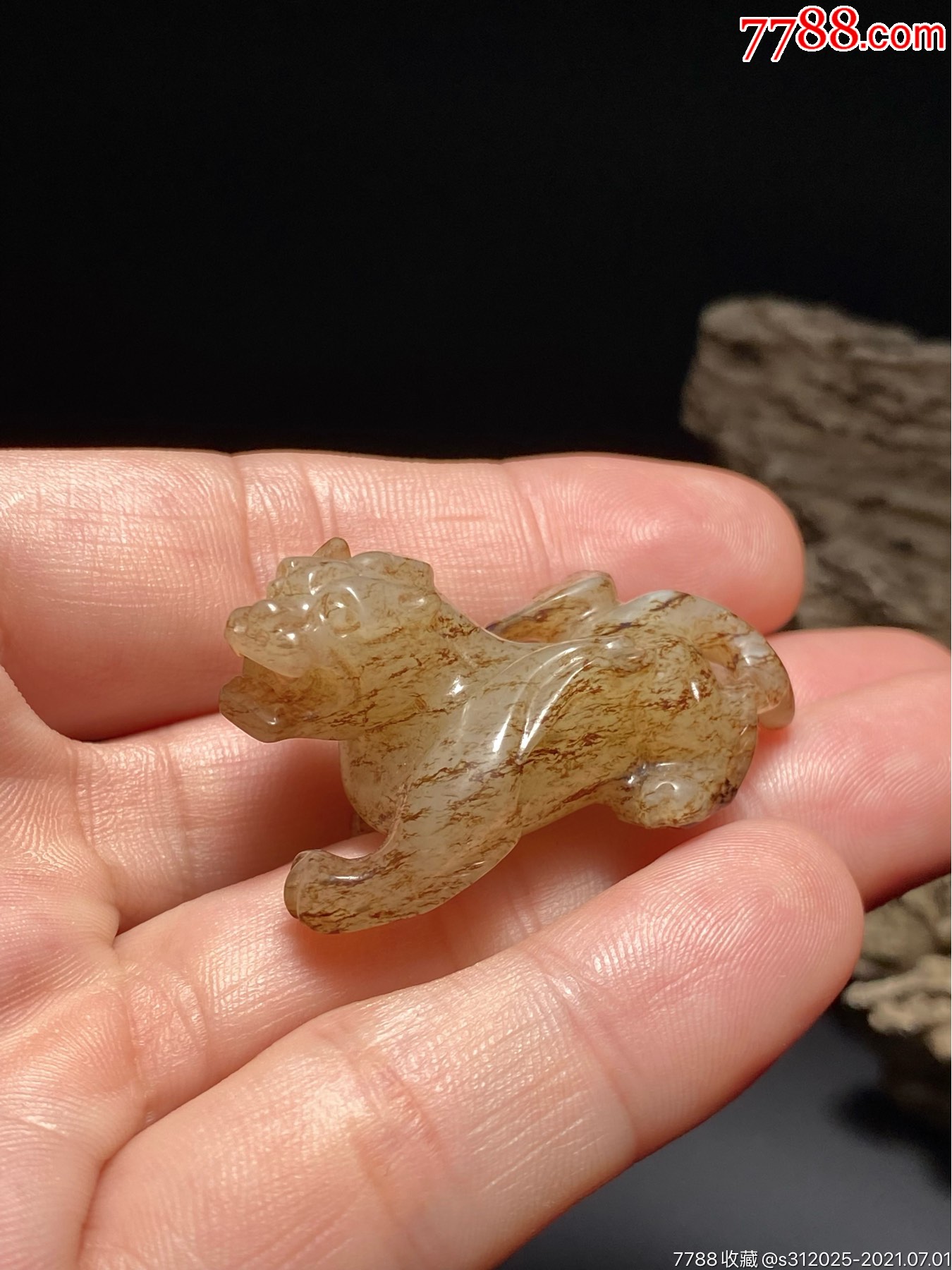 汉和田玉籽料白玉玉辟邪兽