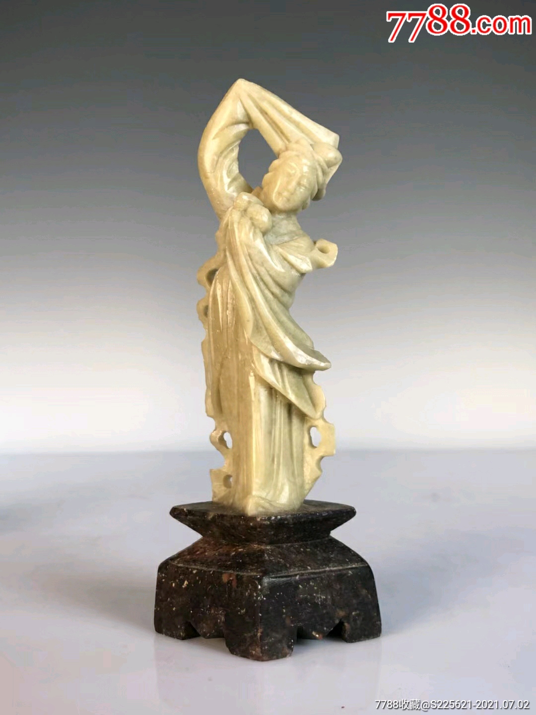 青田石雕嫦娥奔月人物像