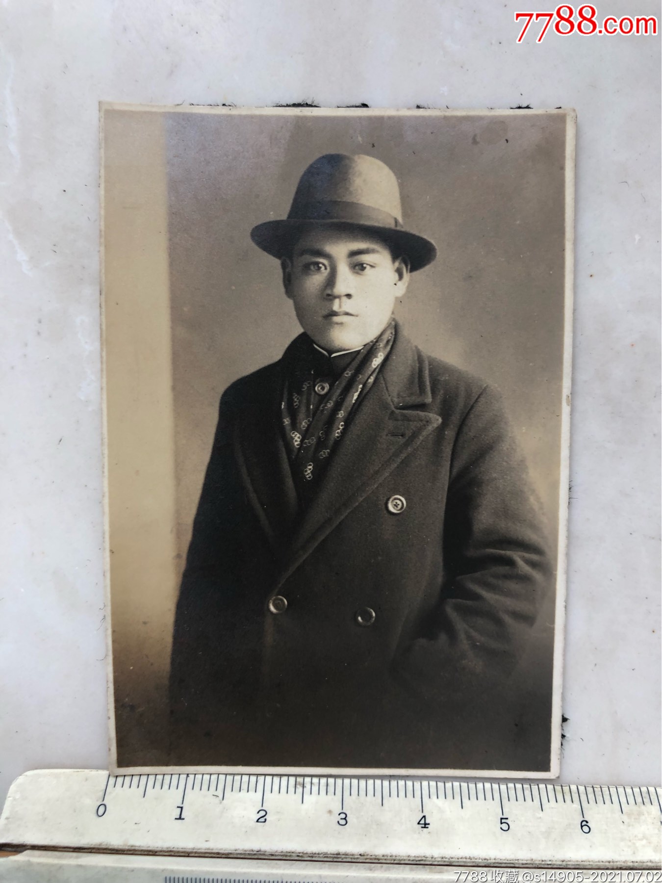 民国抗战时期男子老照片