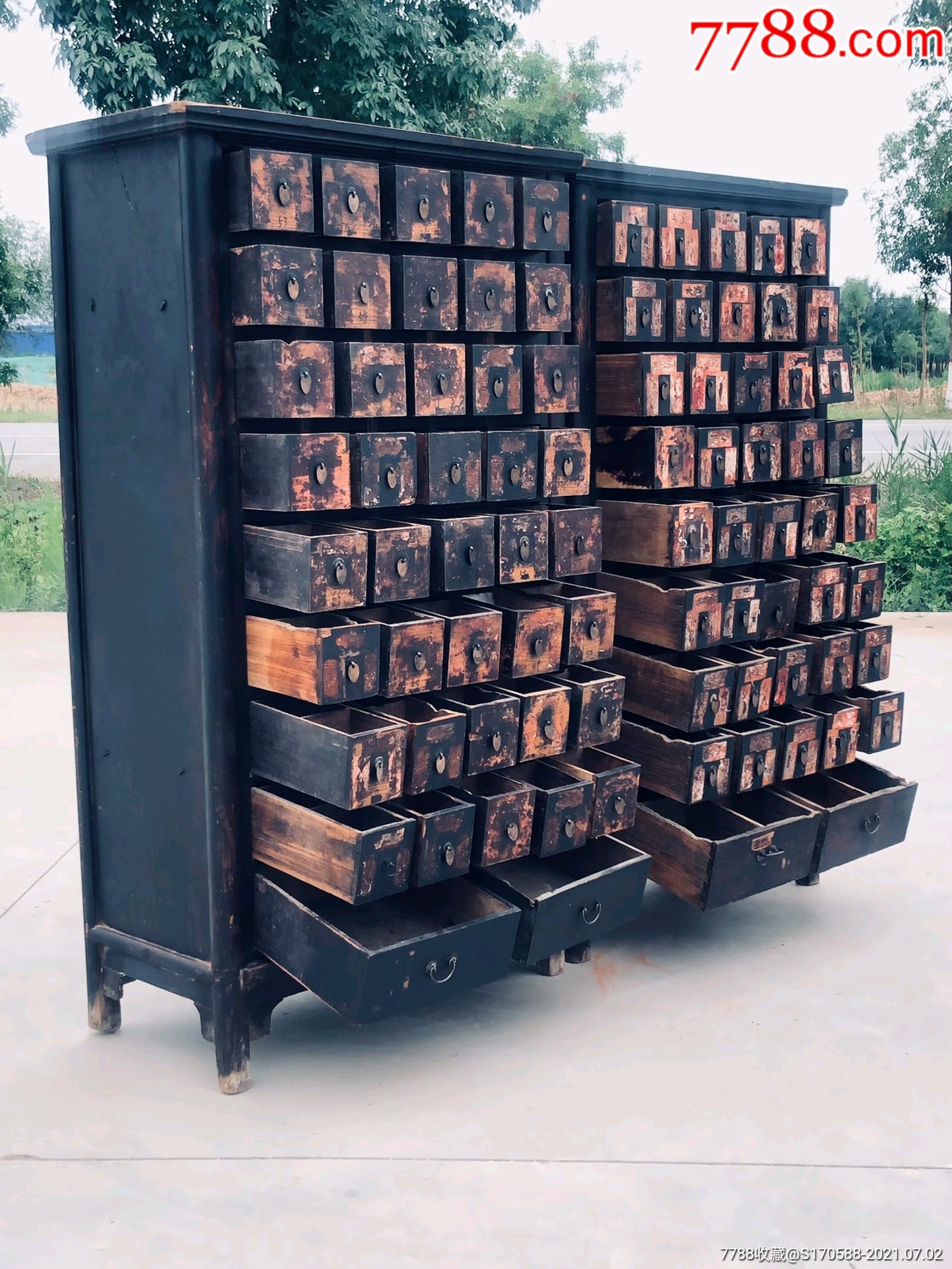 清代老榆木老中医药柜一对保存完好.高1.78宽1.00厚.53