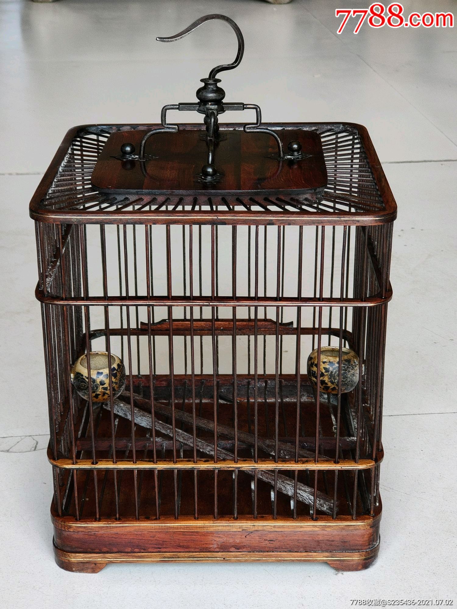 下乡收到的黄花梨鸟笼子一对,做工精细,保存完整,品相完整漂亮,尺寸