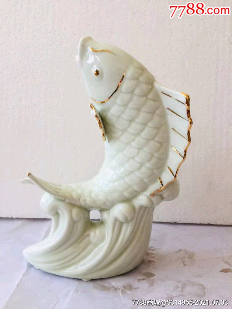 鲤鱼打挺摆件