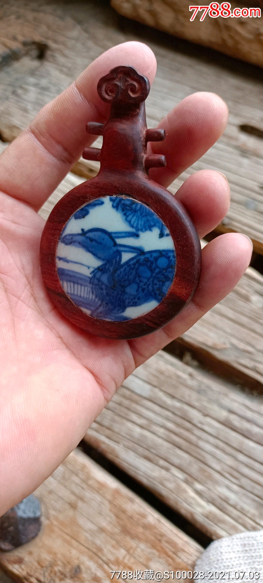 红木镶嵌瓷片鹿