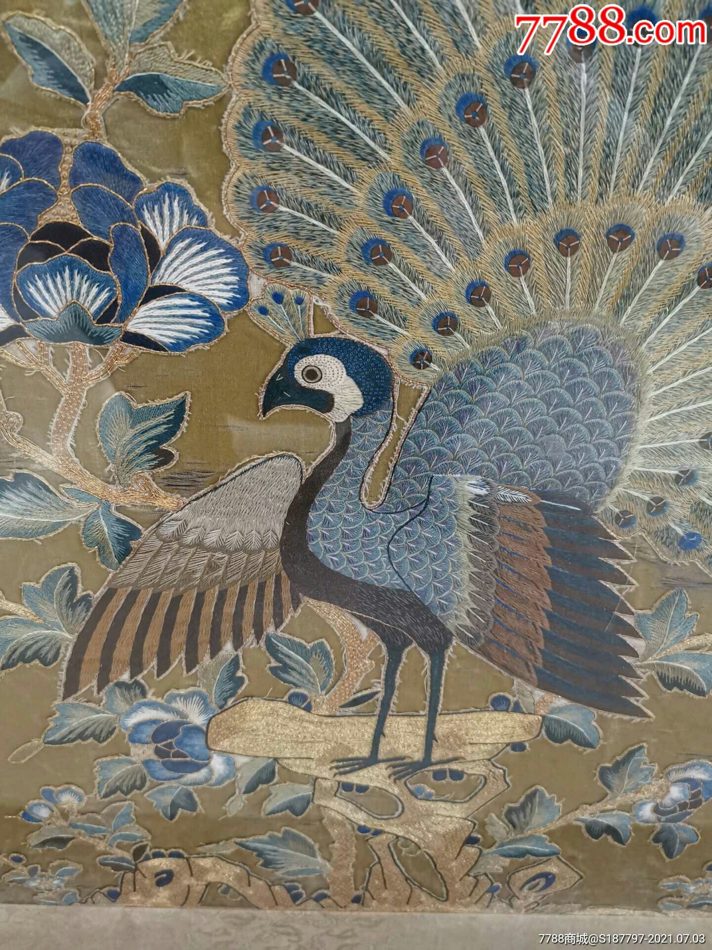 清代盘金绣孔雀开屏粤绣