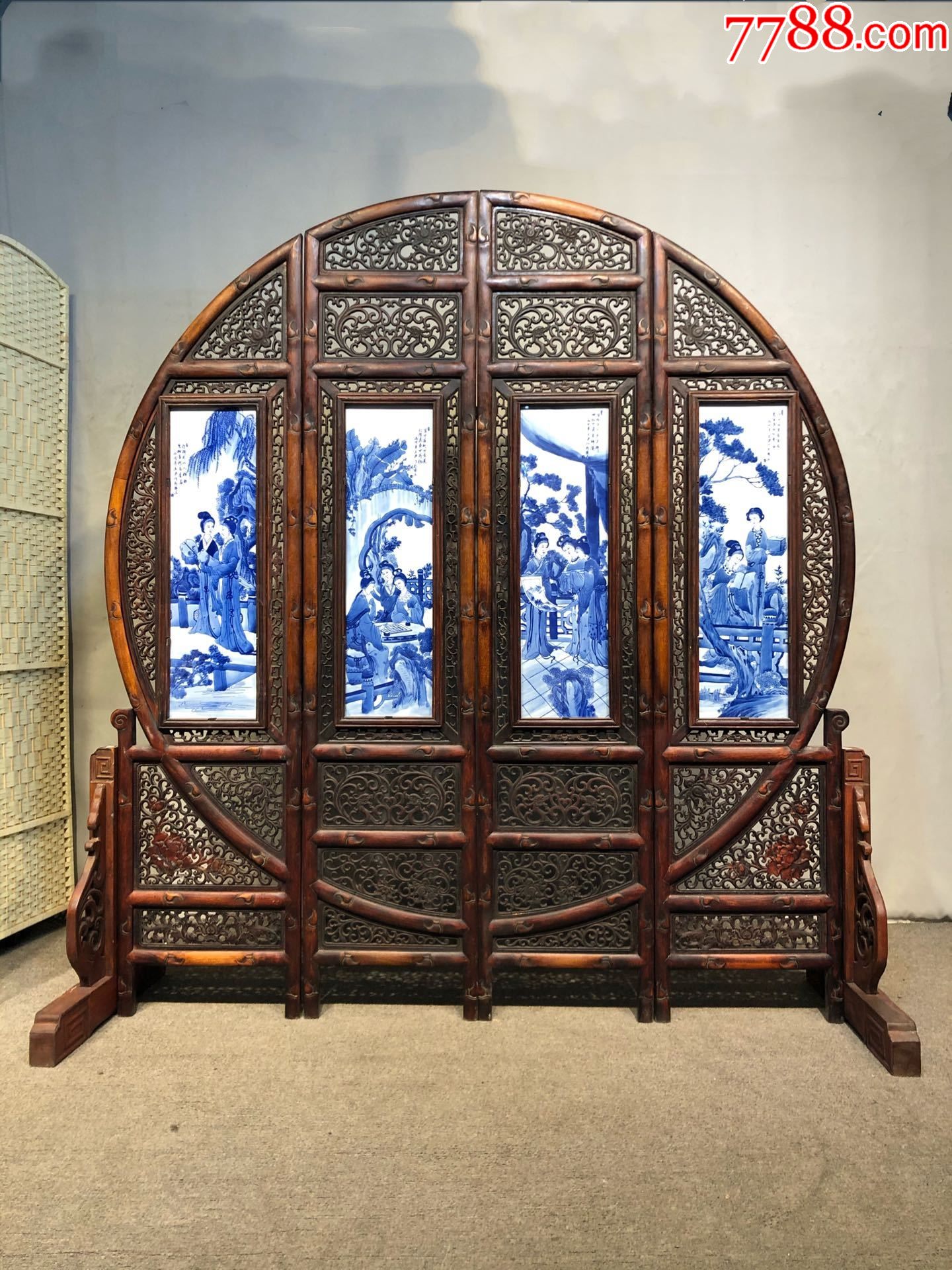 黄花梨老框镶瓷板画手绘青花双面圆屏风,一面是青花【春夏秋冬】一面