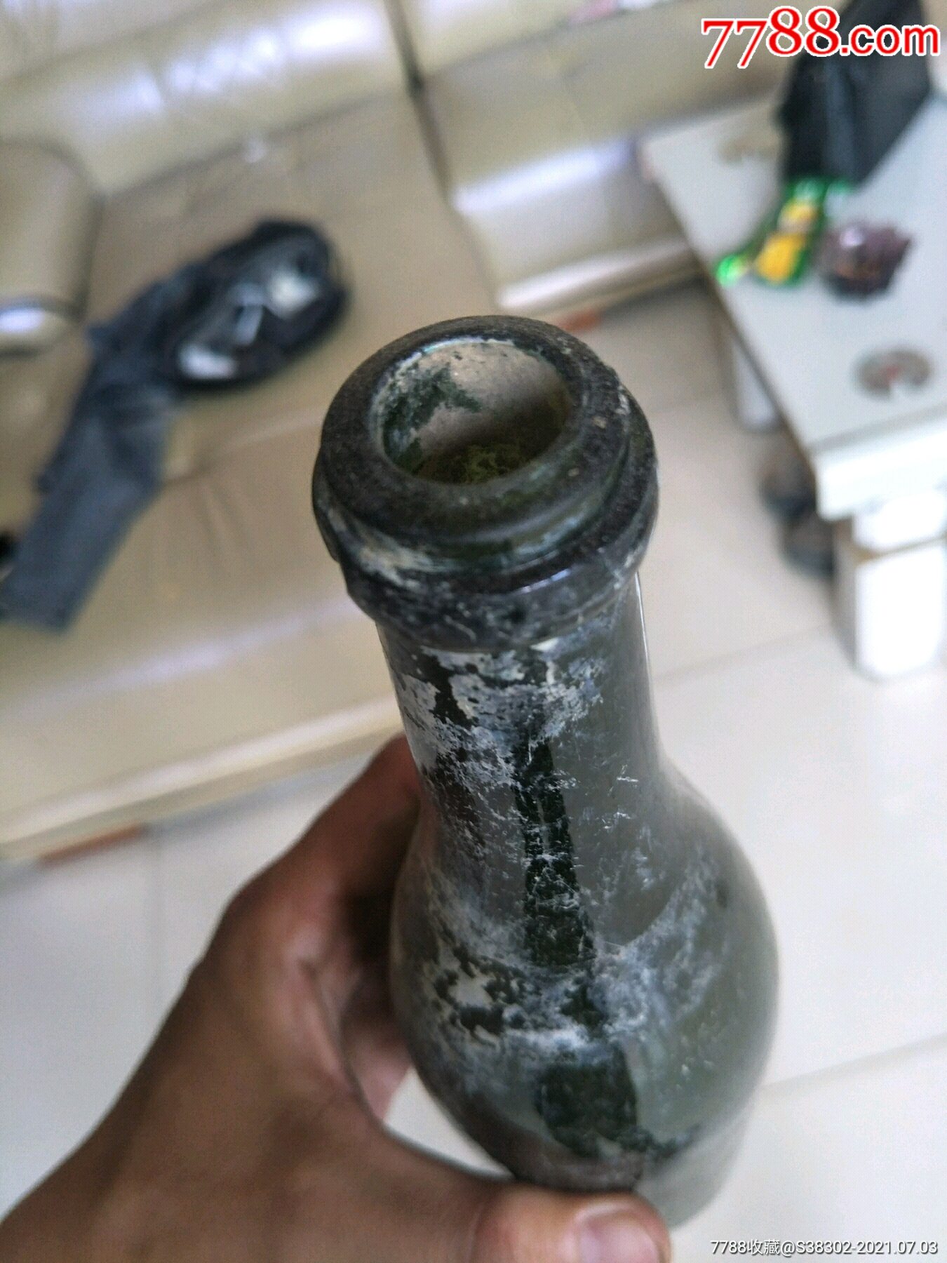 元代琉璃瓶玻璃瓶像极了今天的啤酒瓶子元代酒瓶酒文化佛教用品