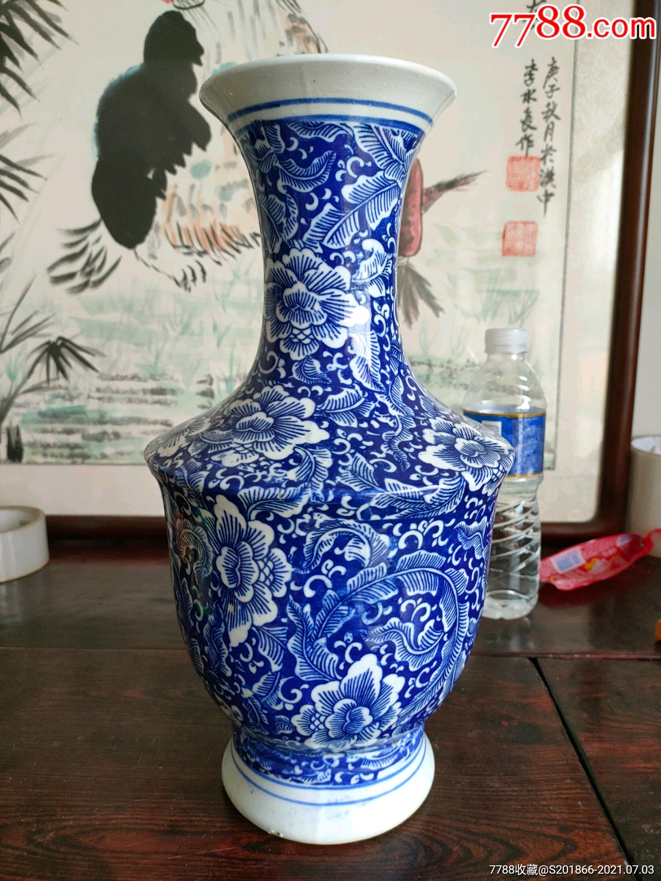 567景德镇釉下满工青花瓷瓶