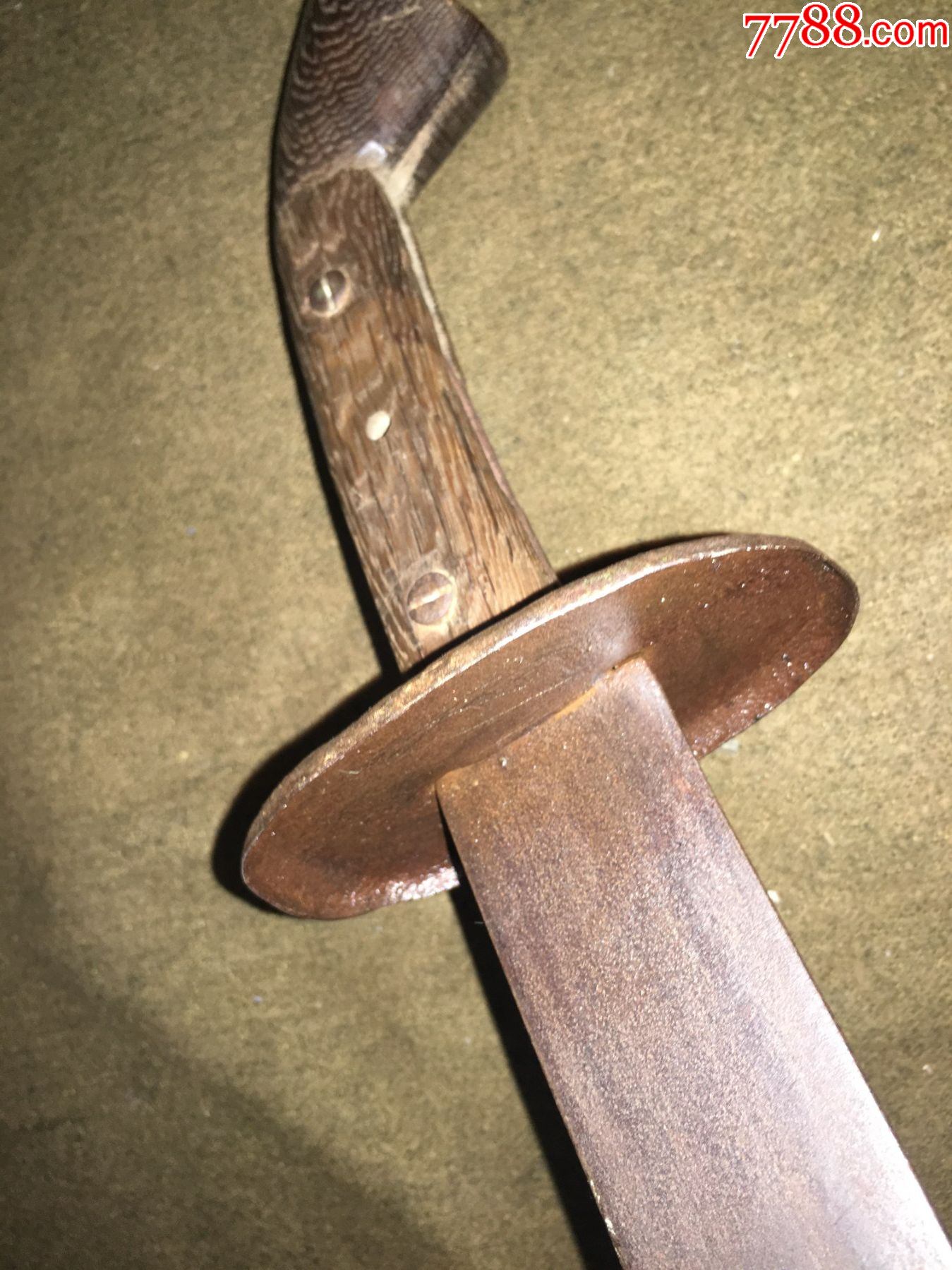 晚清民初时期街头卖艺人使用的厚重未开刃杂耍刀
