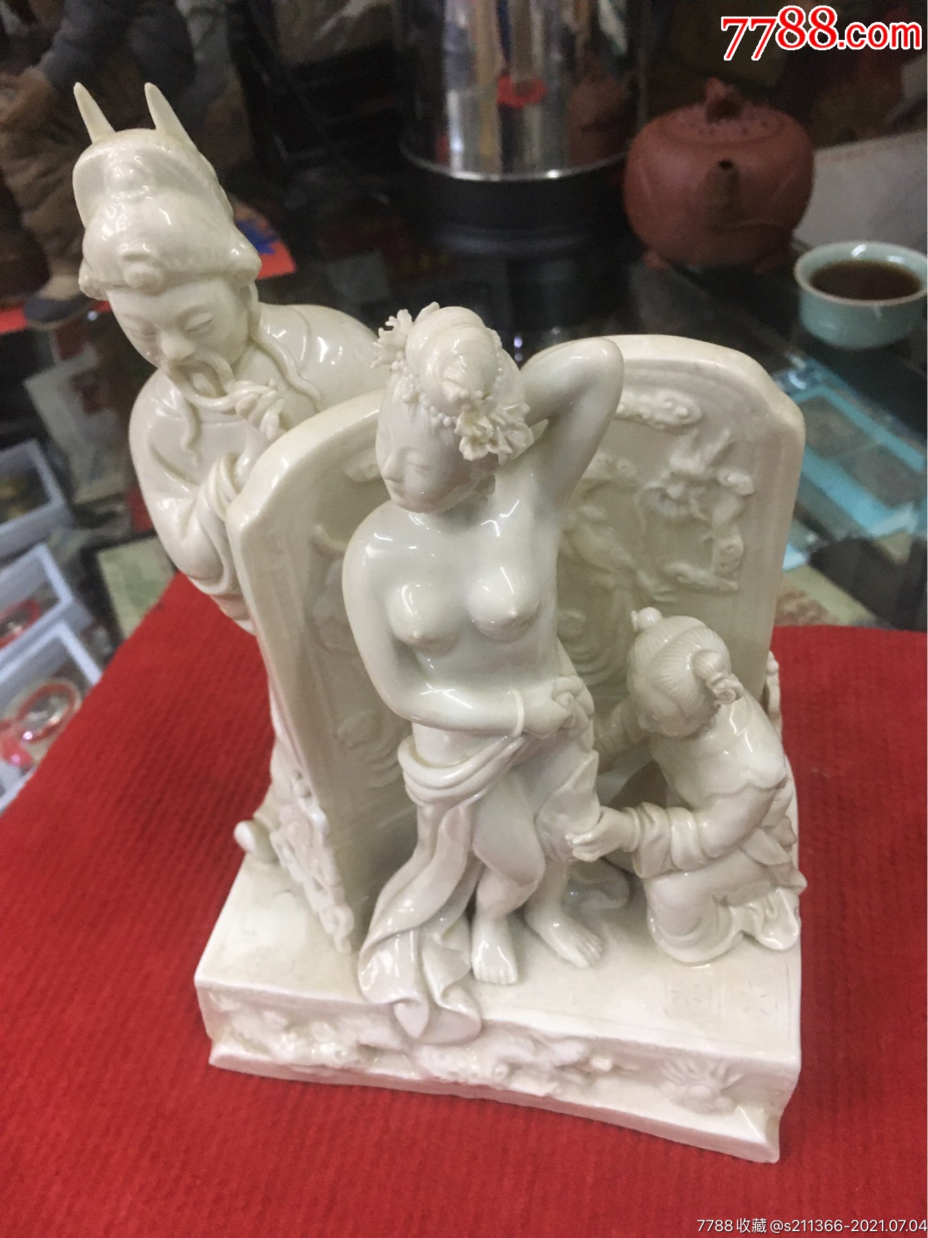 贵妃出浴(德化瓷雕)