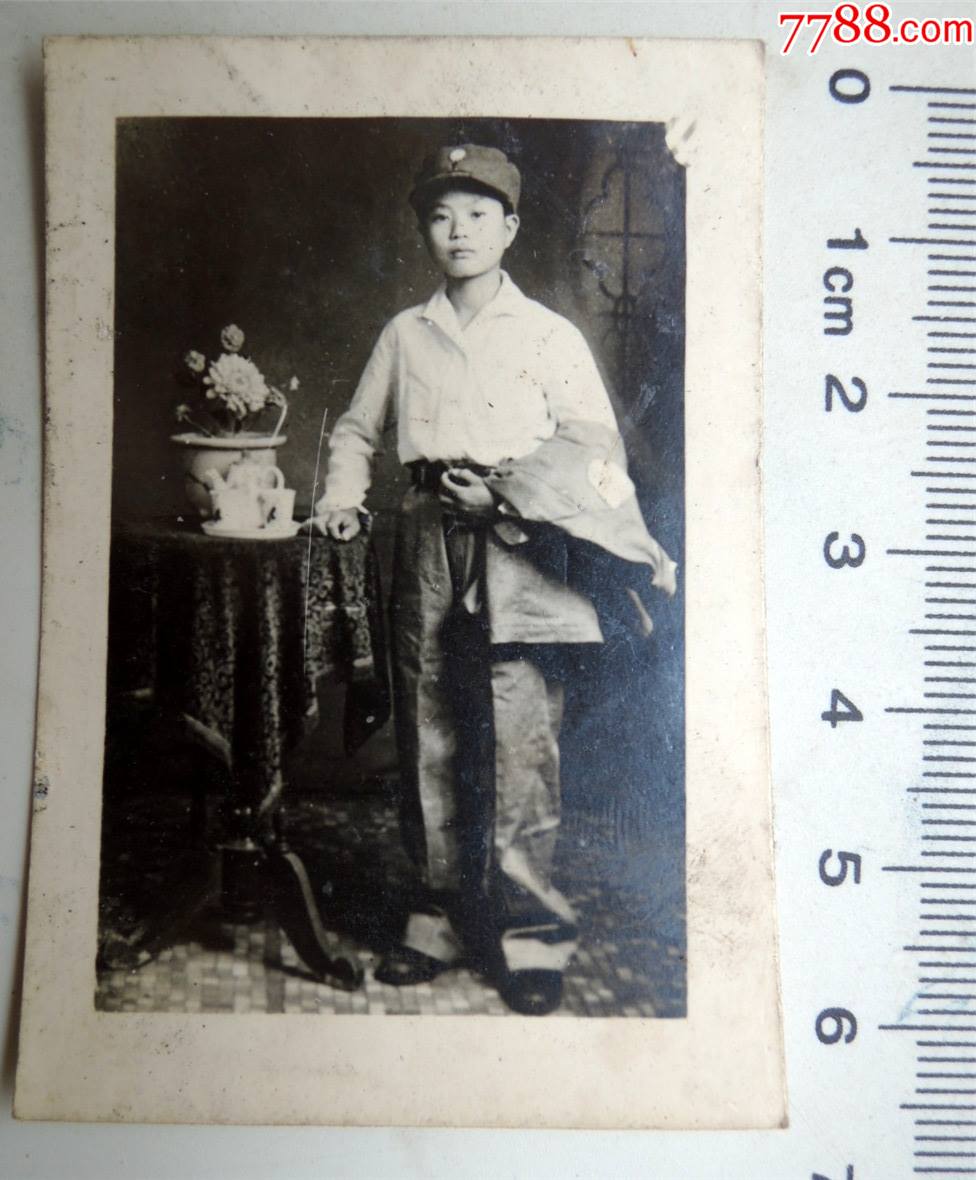 老照片收藏2106a民国抗战时期滇军六十军年轻军官单人照