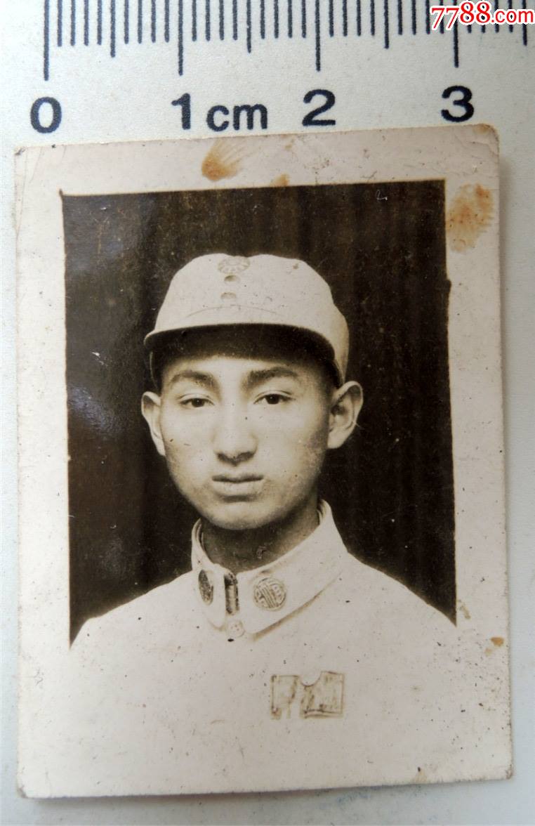 老照片收藏2106c民国抗战时期滇军六十军年轻军官正装证件照