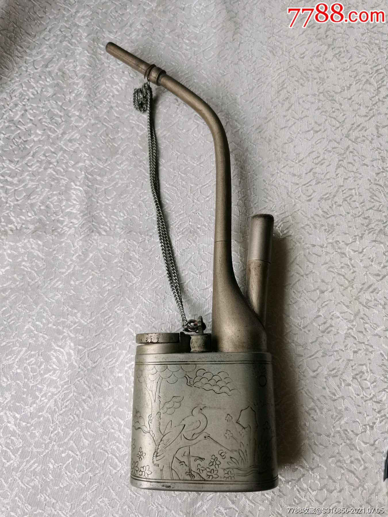 清代白铜錾刻人物水烟袋