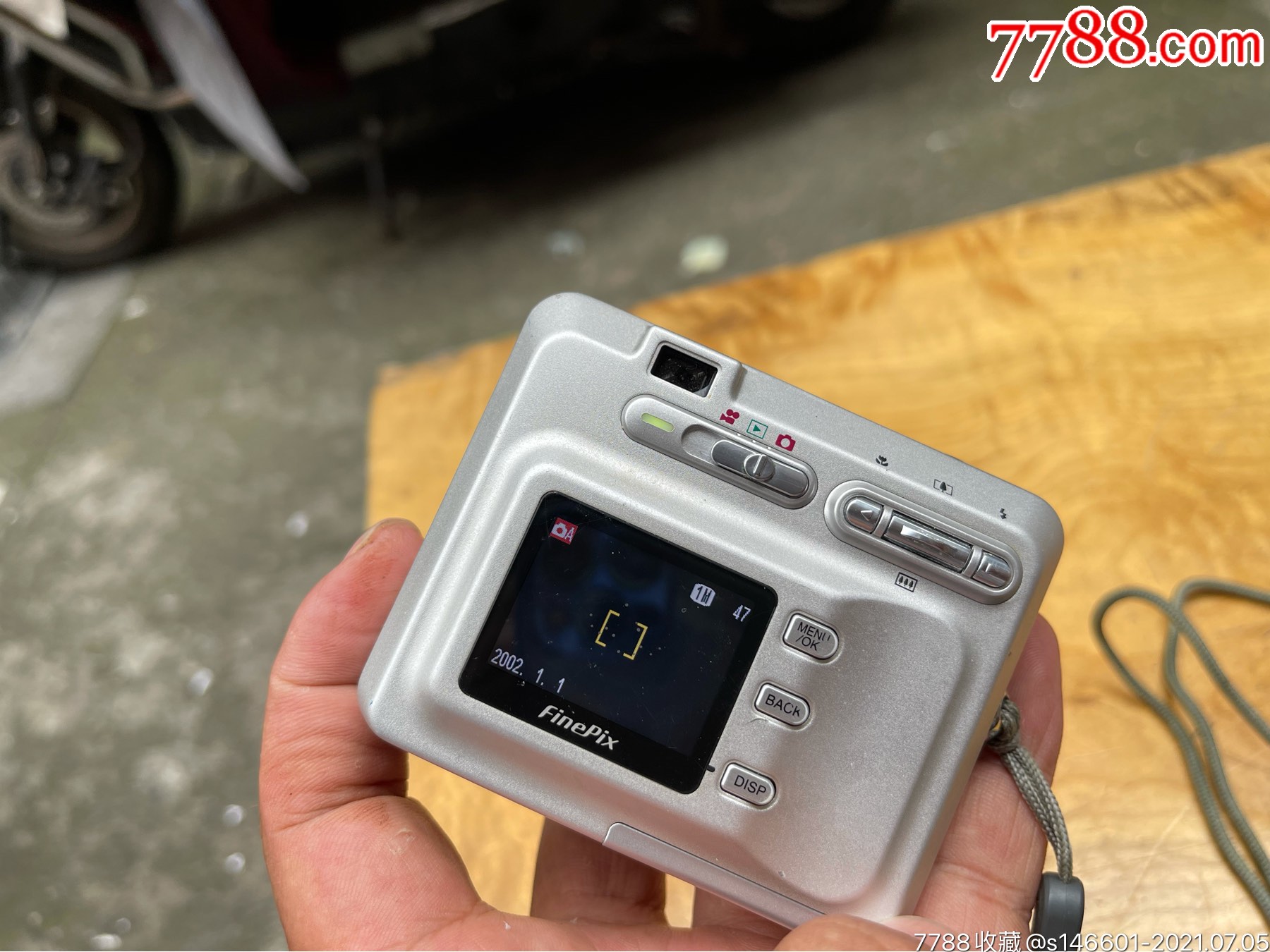 好品相黑屏富士f401古董数码相机估计是ccd坏了感兴趣的话点我想要