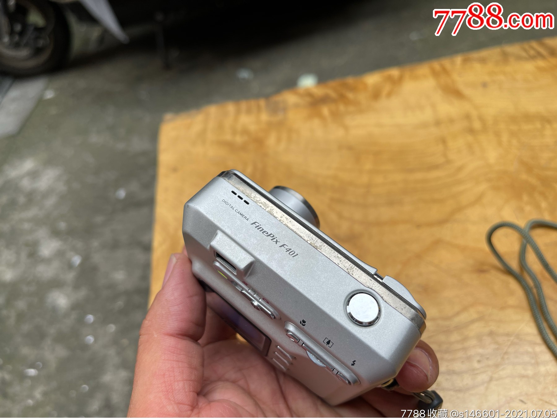 好品相黑屏富士f401古董数码相机估计是ccd坏了感兴趣的话点我想要