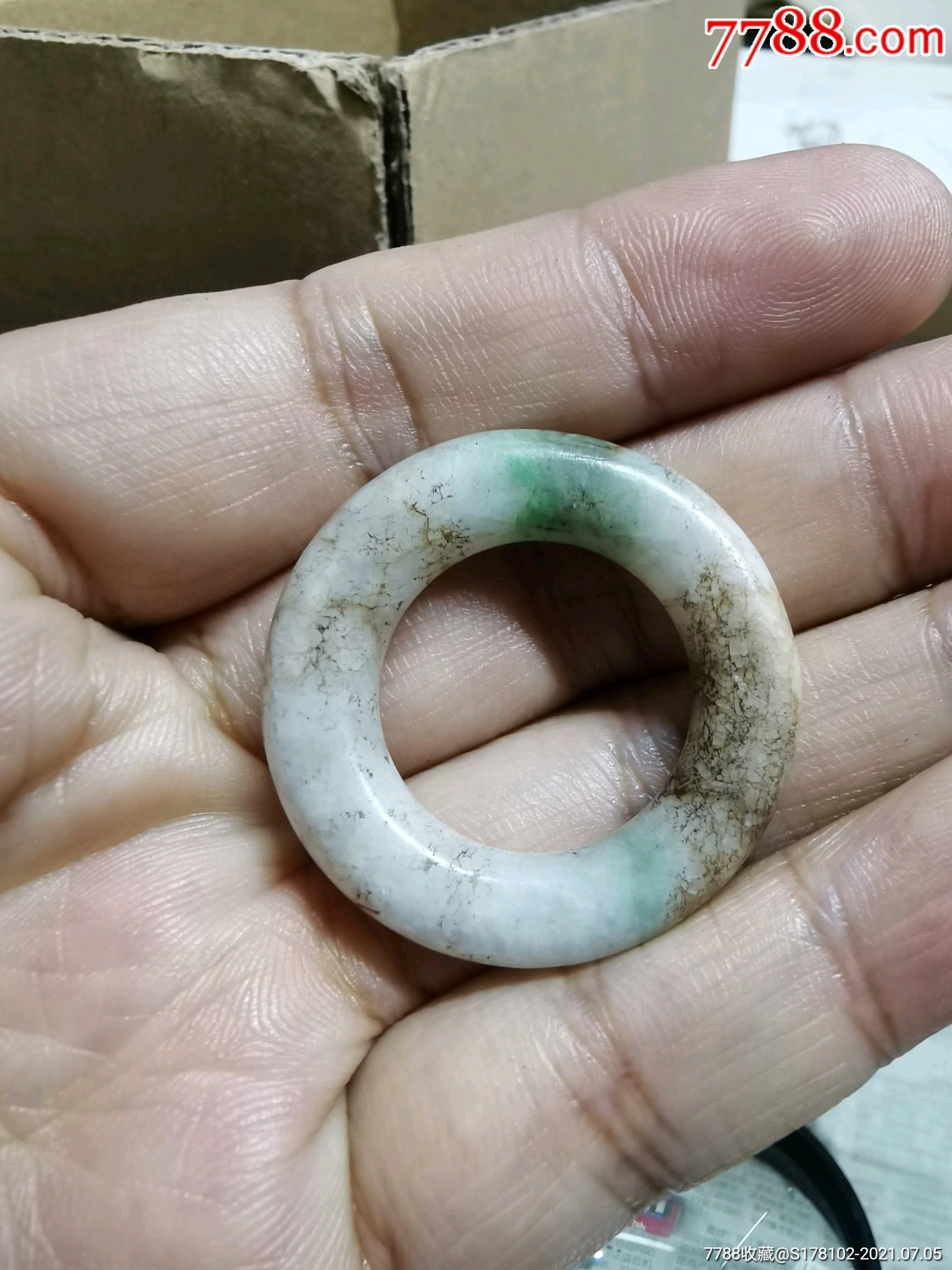 清代翡翠袈裟环