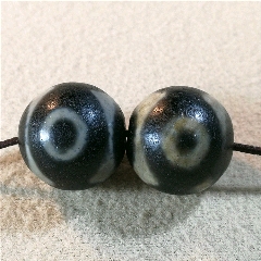 直径18毫米达洛三眼天珠玛瑙圆珠一对宝贝尺寸直径18孔径17毫米左右