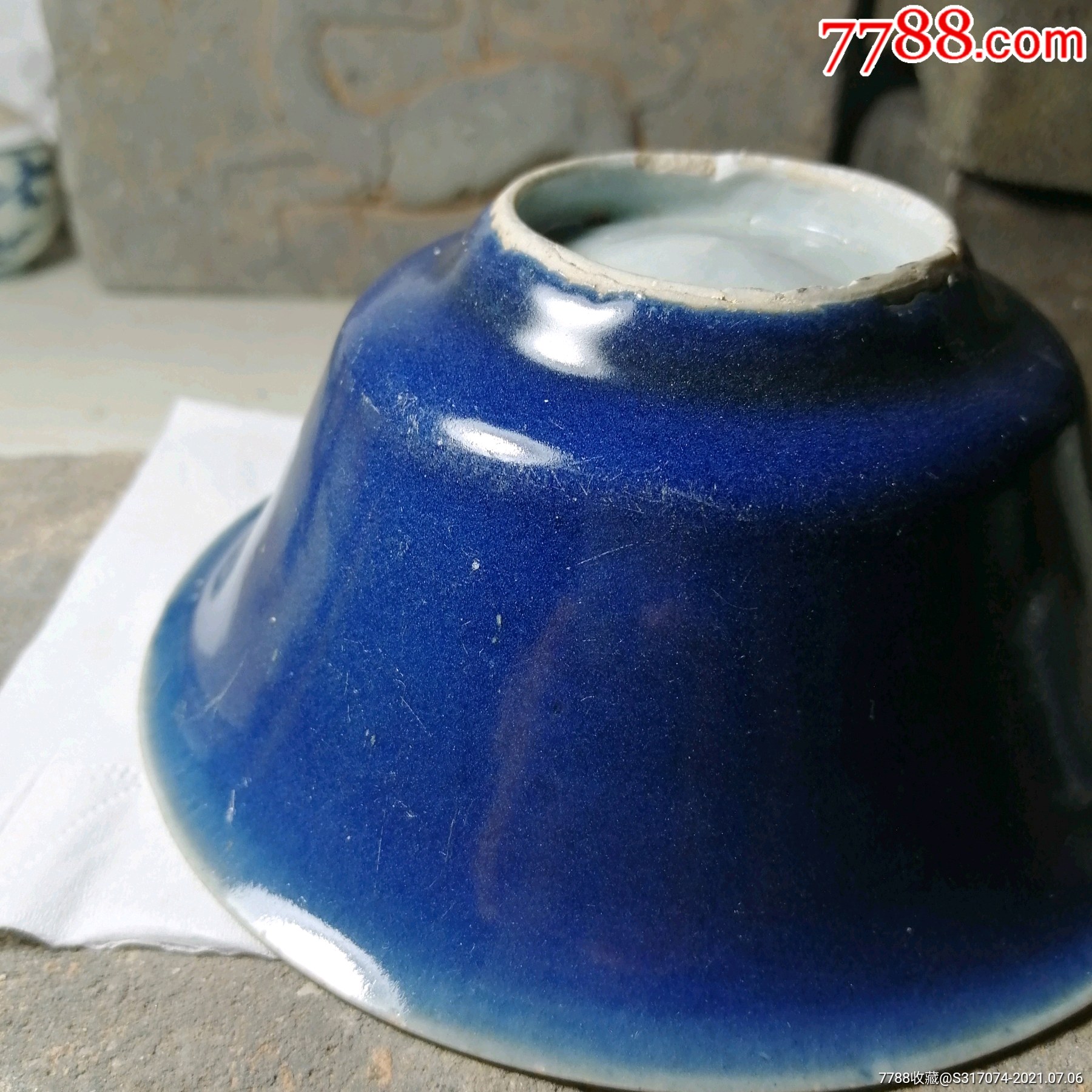 明代中期祭蓝釉碗