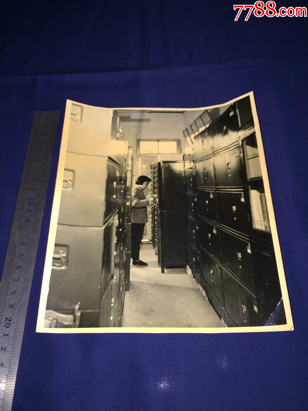 改革开放80年代1983年老相片原版老照片芜湖市科技档案室一角