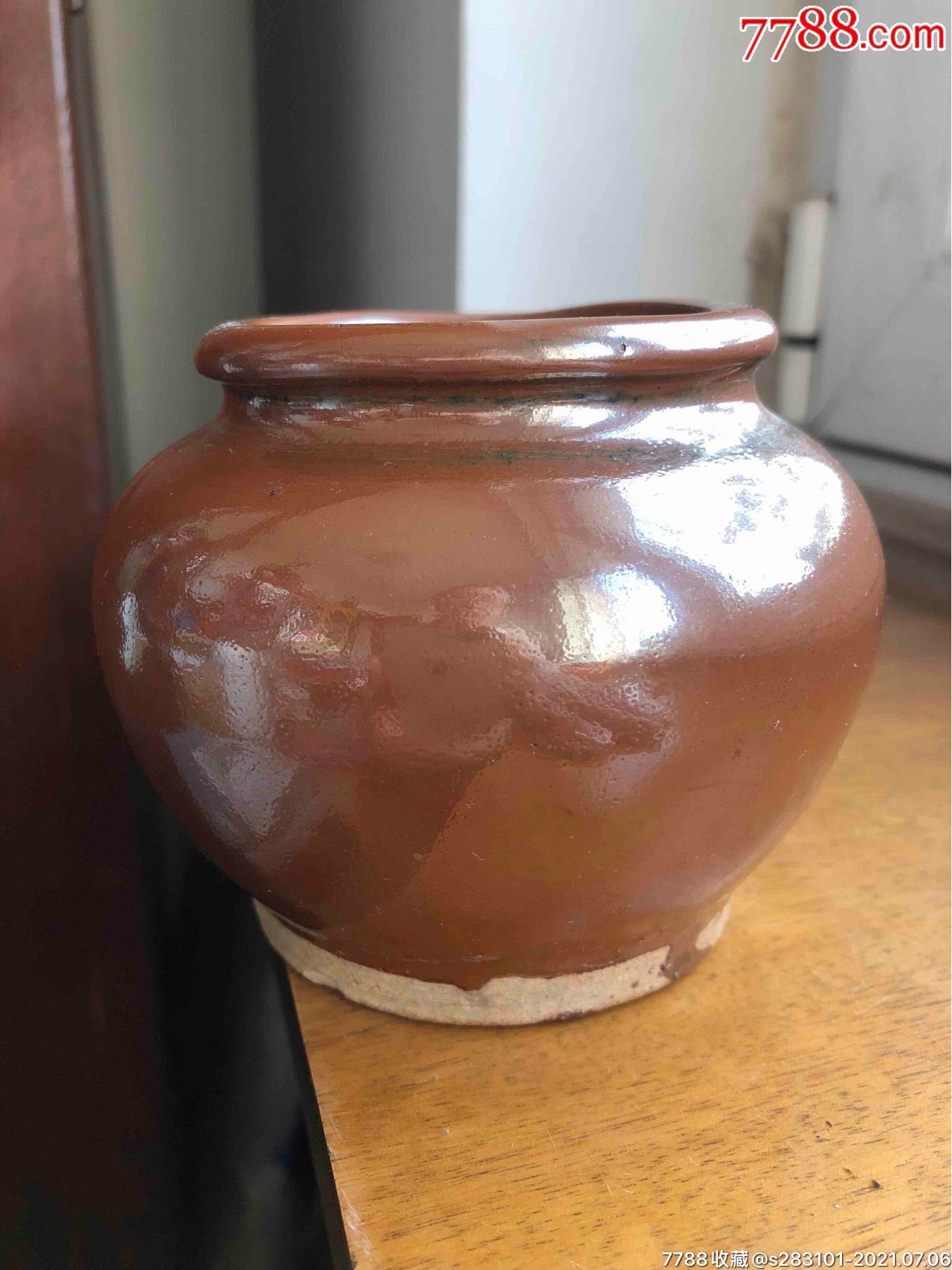 清代紫金釉罐(腹径11厘米,高8.8厘米)