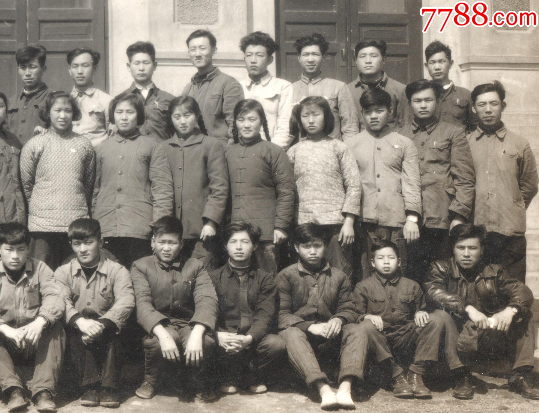 1959年沈阳国营111厂合影老照片,承担修理抗美援朝飞机发动机任务的