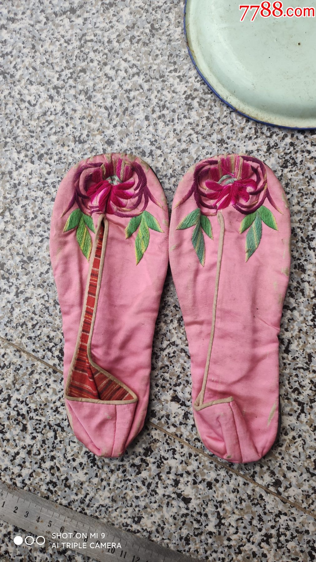 男女鞋靴绣花鞋一双手纳千层底粉红色布面绣花22厘米旧社会妇女穿过的