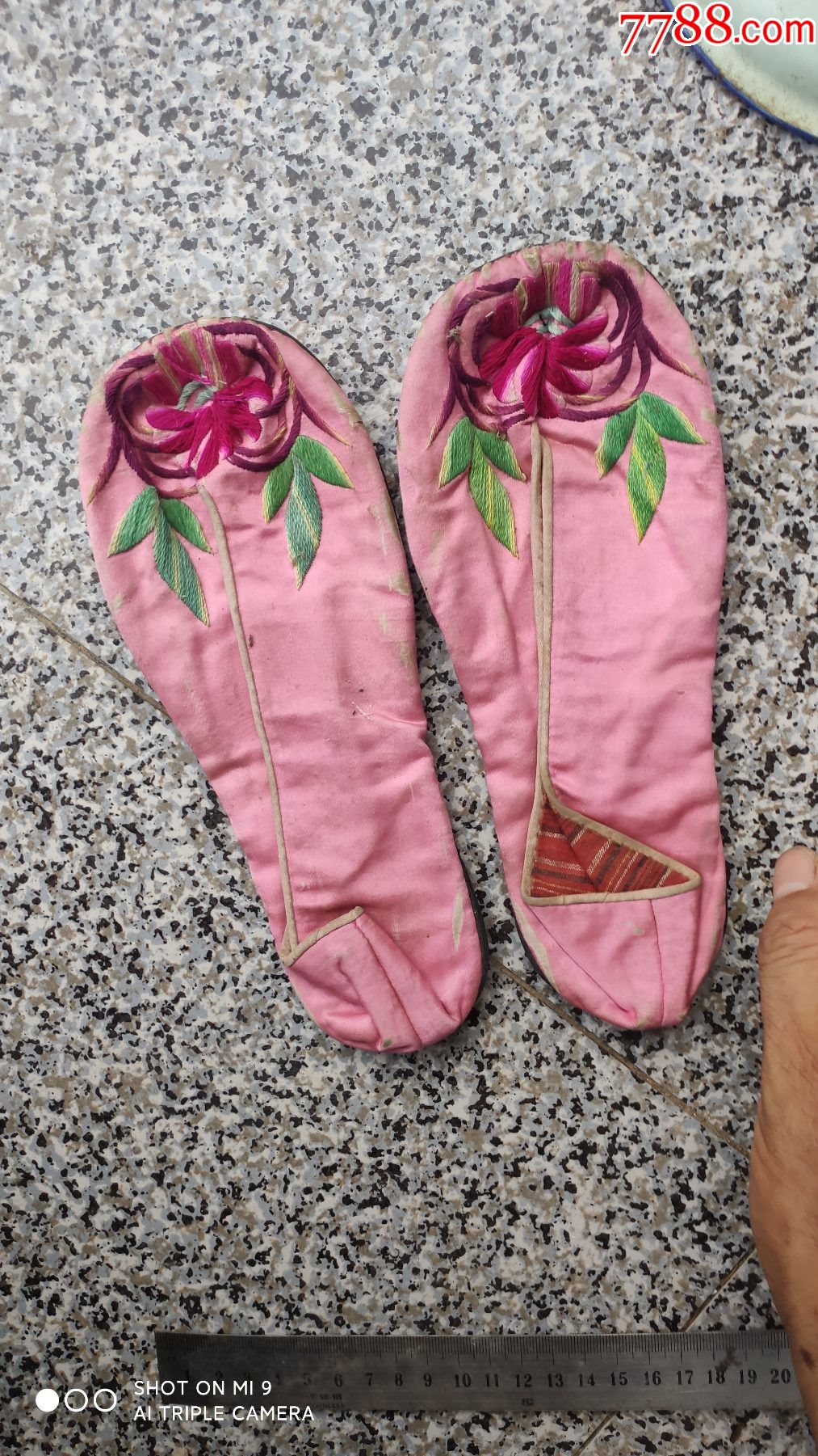 男女鞋靴;绣花鞋一双手纳千层底粉红色布面绣花22厘米旧社会妇女穿过