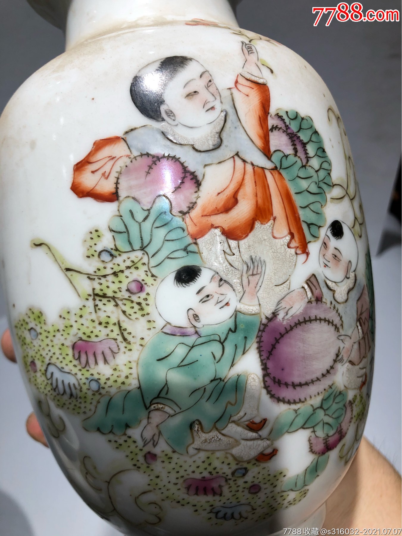 精品婴戏图瓷器花瓶一对
