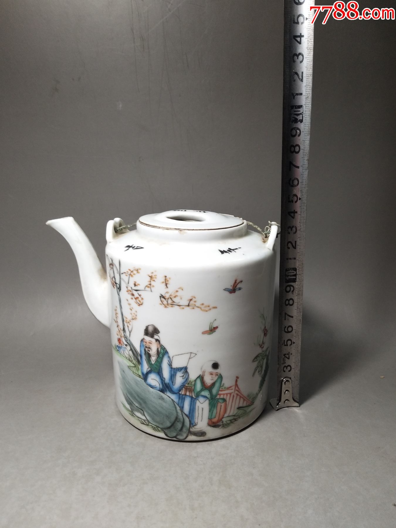 江生昌作粉彩人物茶壶