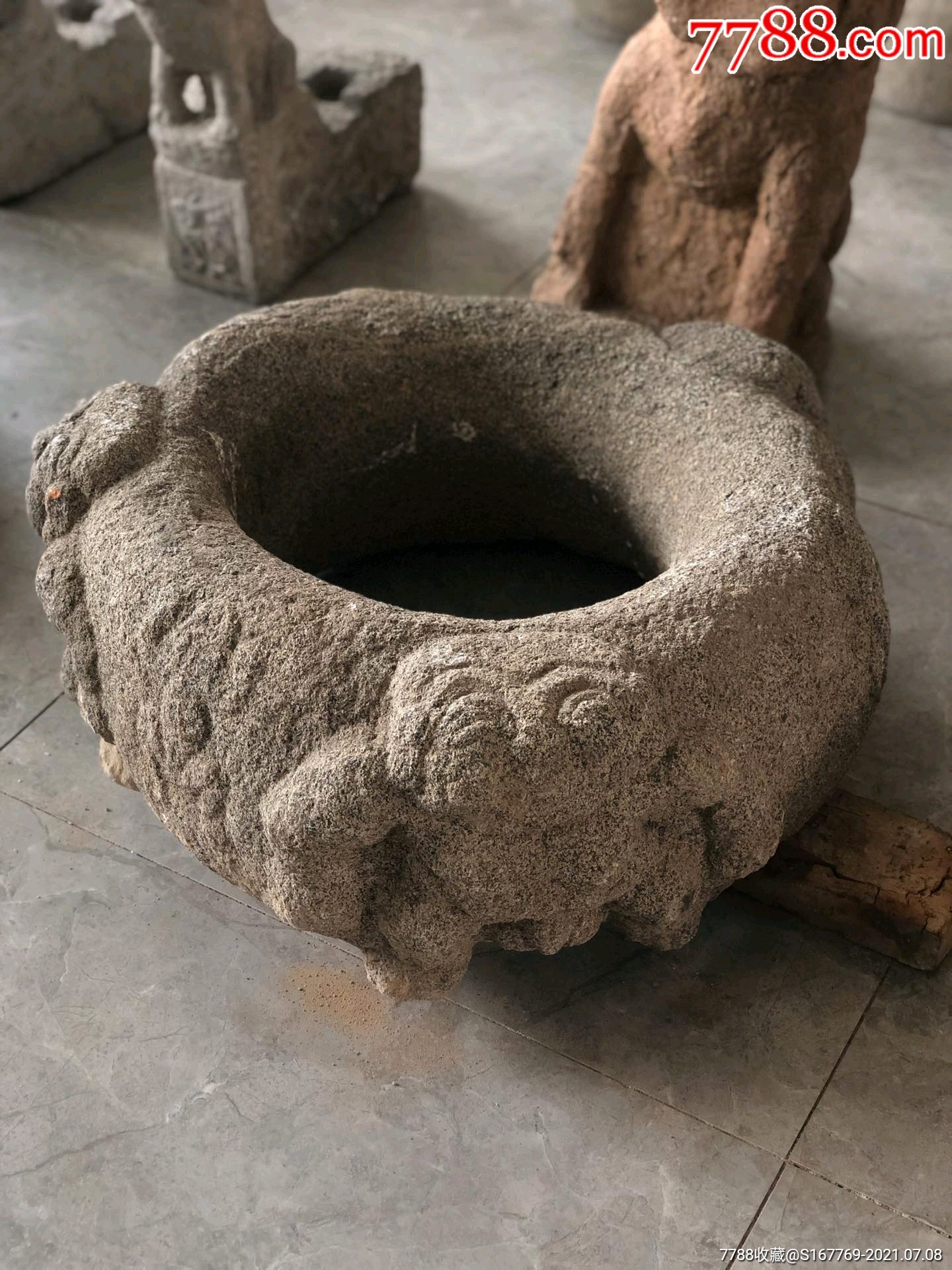 明代青石井口造型独特少见