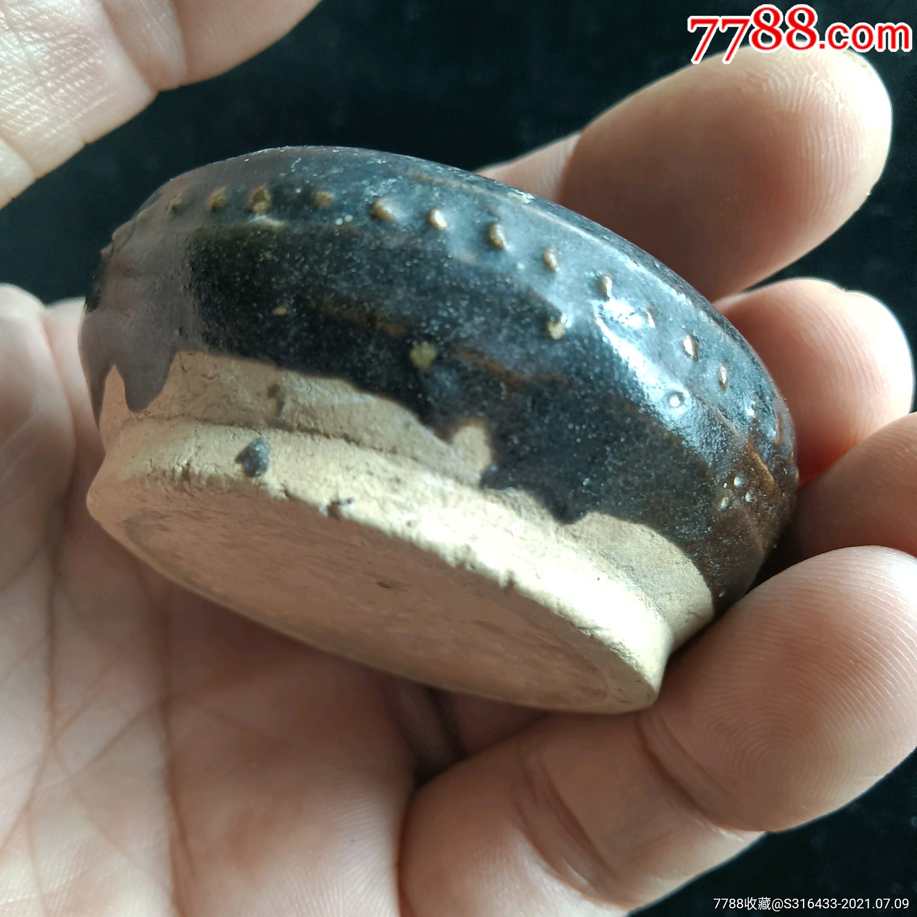 元代鼓钉纹酱釉油灯_第8张_7788陶瓷