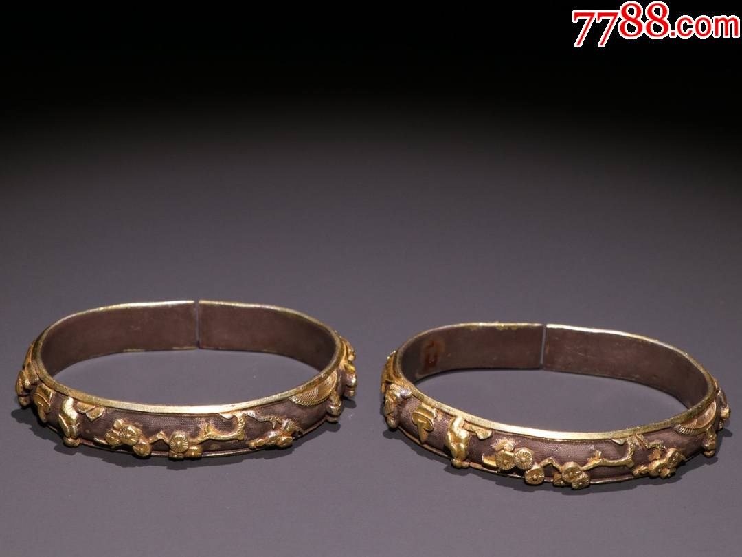 清代纯银鎏金人物故事手镯一对
