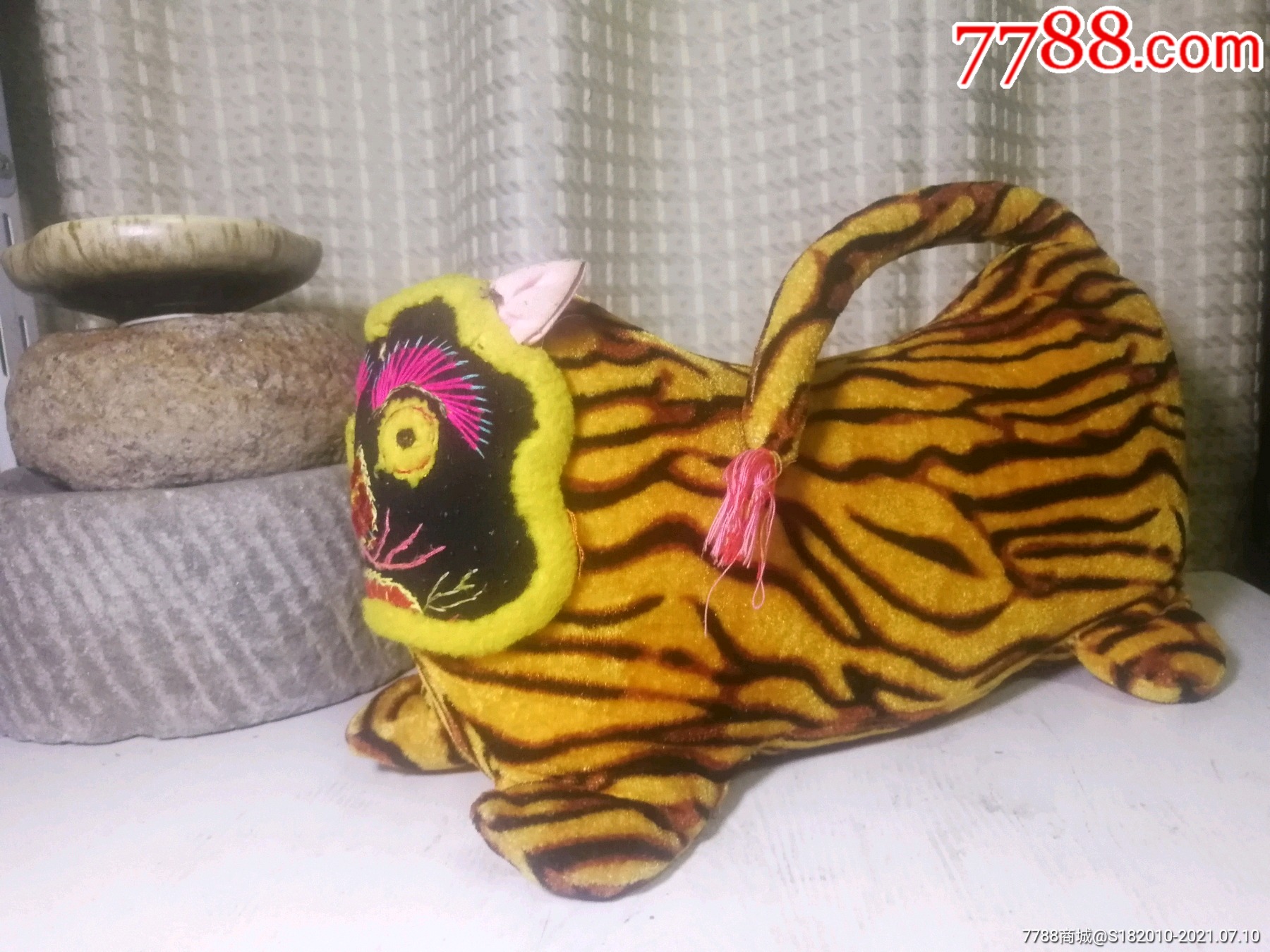 老物件!老民俗,老布艺,绣花布老虎一个!