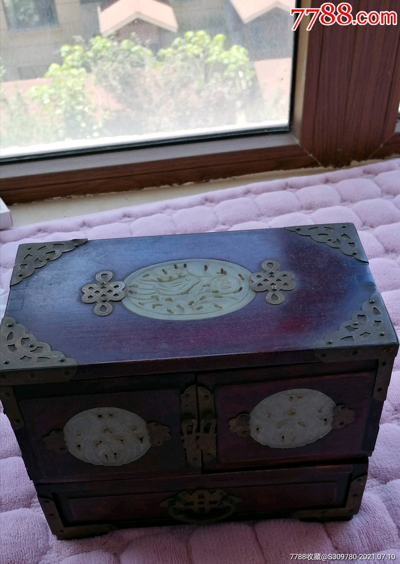 老红木老首饰盒镶嵌纯天然玉石桑蚕丝内衬