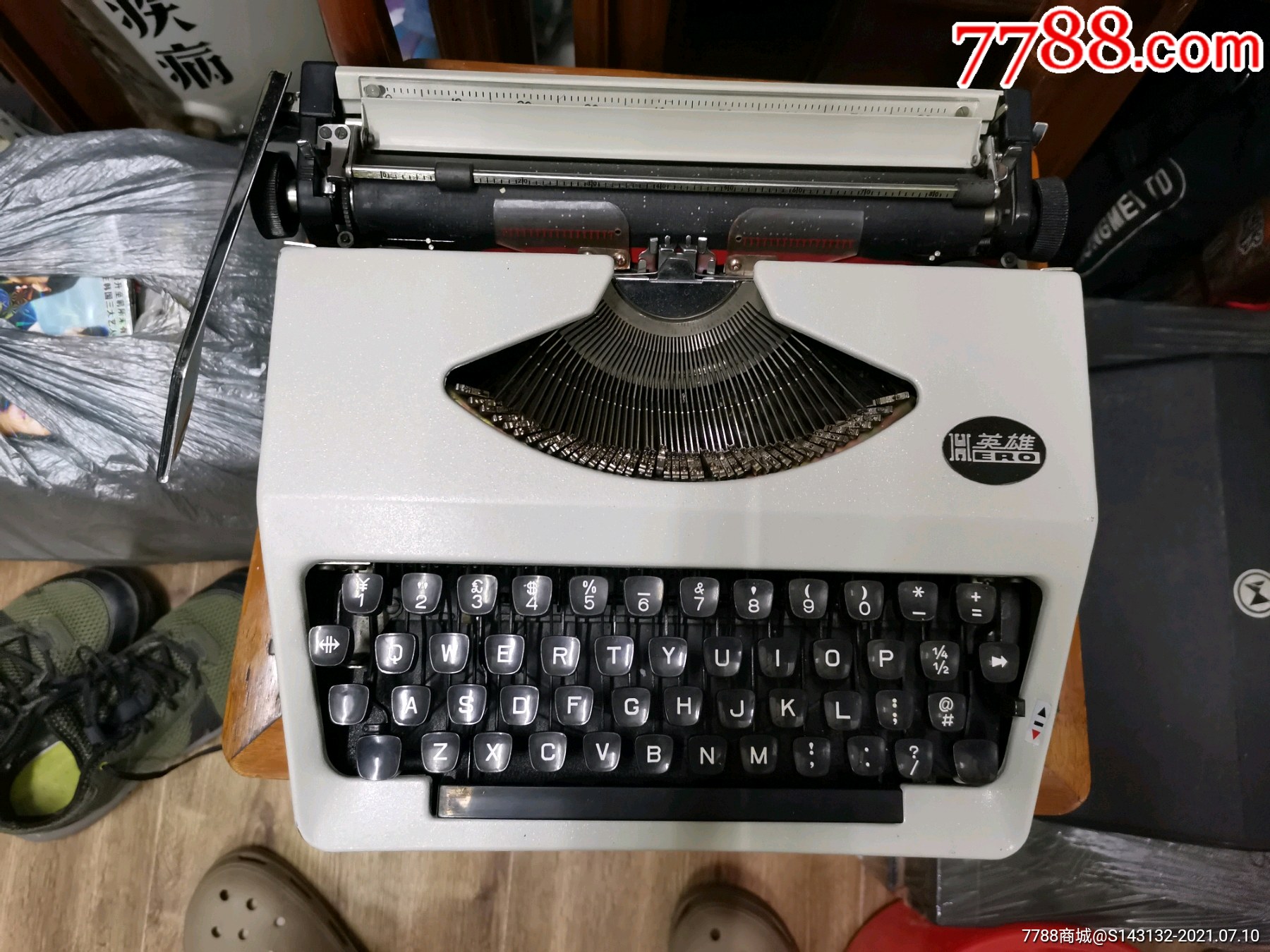 《英雄》牌老式英文打字机,品好近全新!