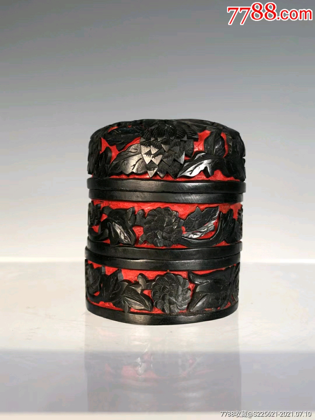 创汇时期铜胎剔红剔黑缠枝花纹节盒