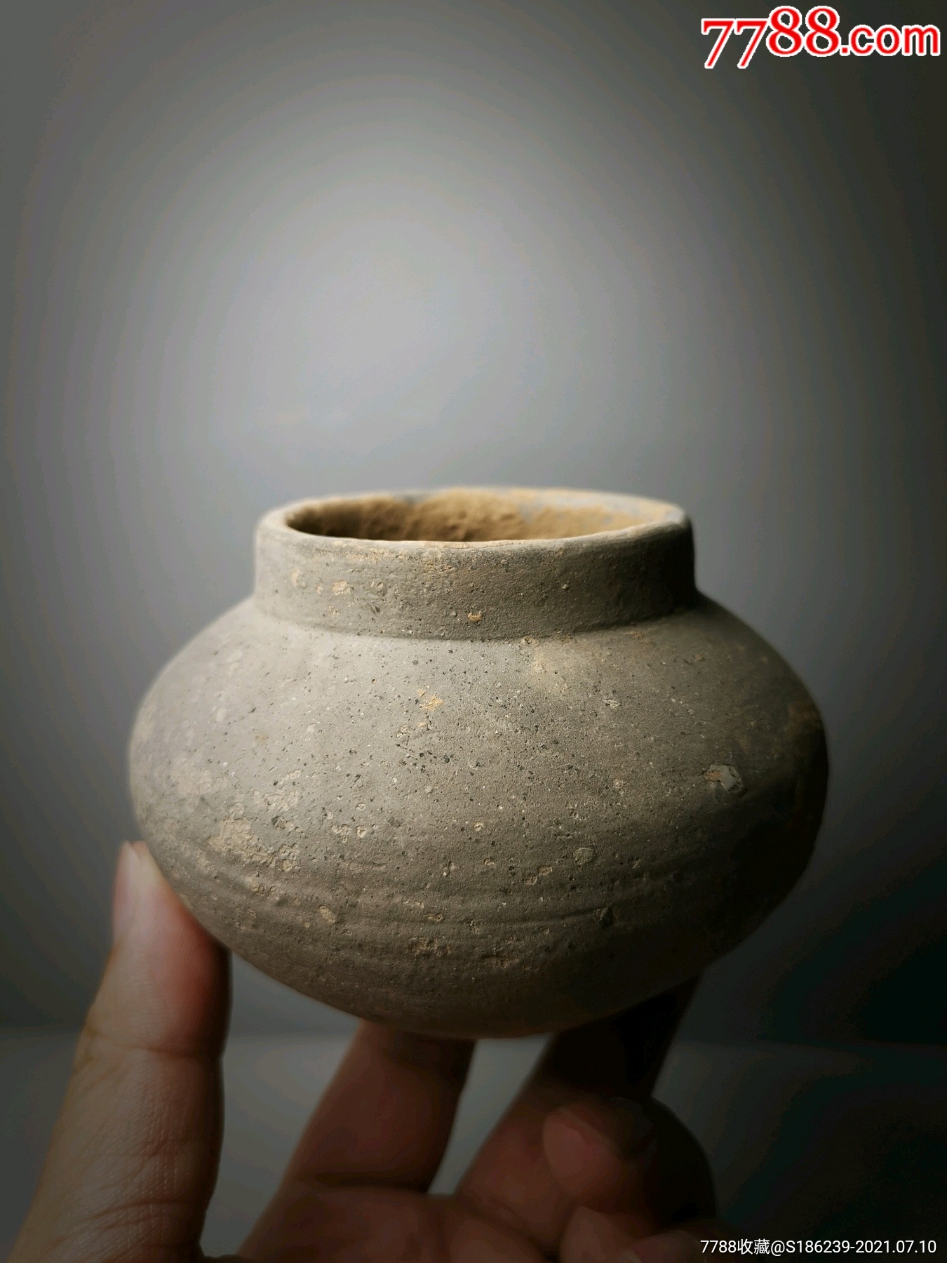 古陶陶器高古陶,战汉灰陶陶缶完整小精品规格:高约8,径约10厘米好物不_灰陶_古美山房【7788陶器收藏】