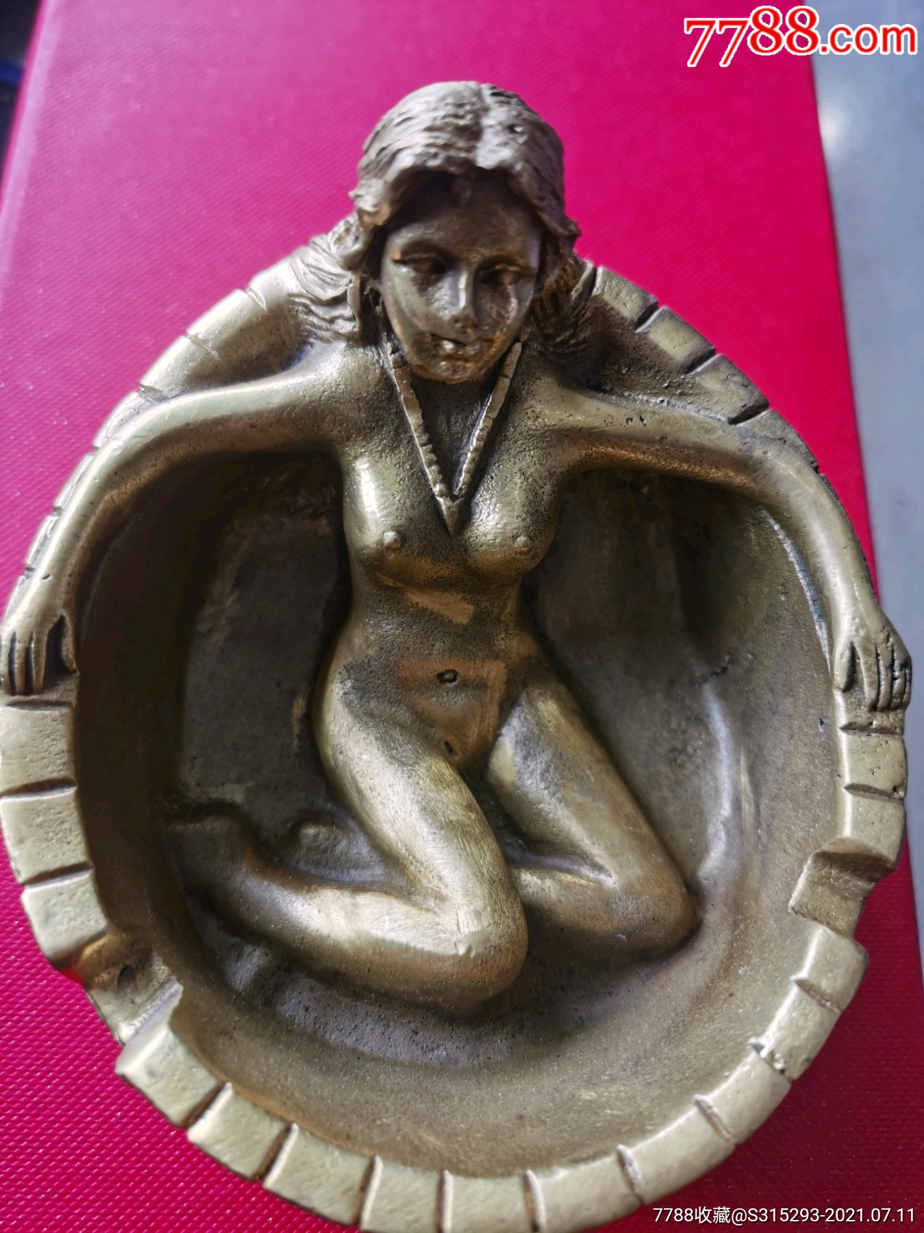 铜制美女出浴烟缸