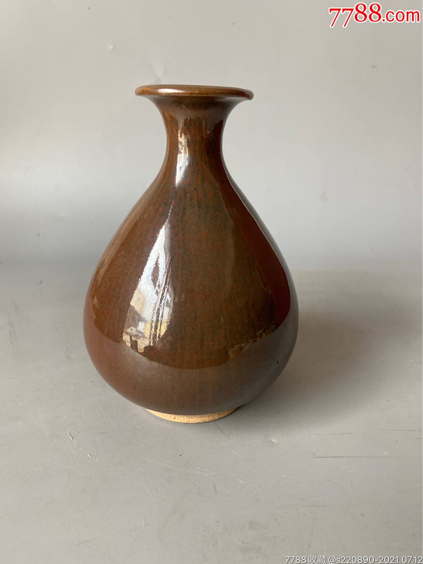 紫金釉玉壶春瓶